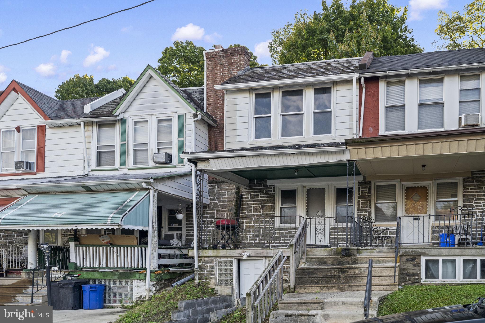 298 E QUEEN LANE