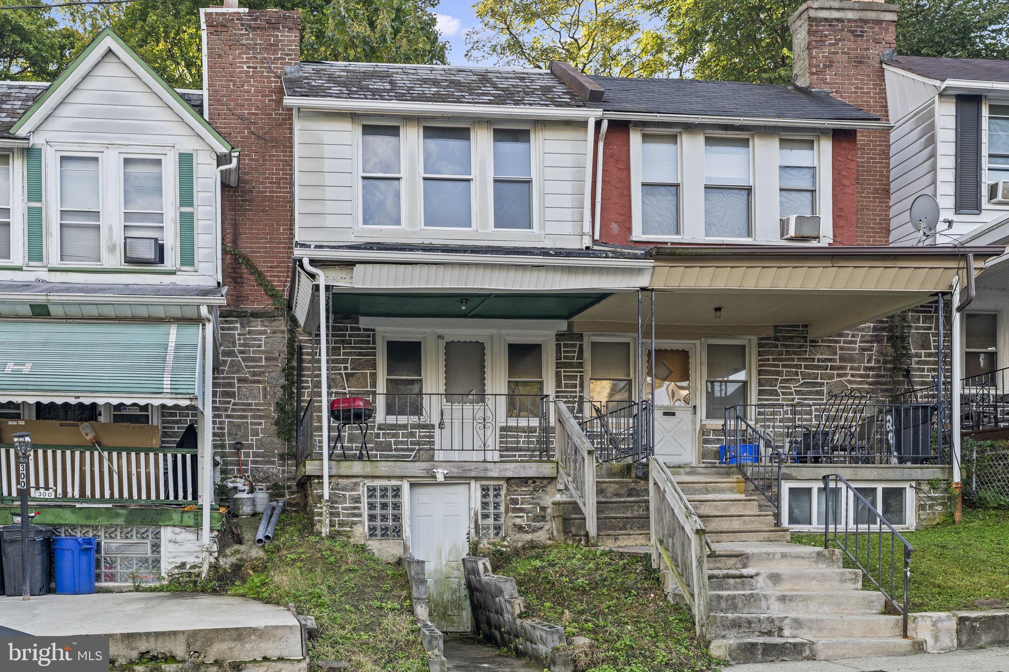 298 E QUEEN LANE