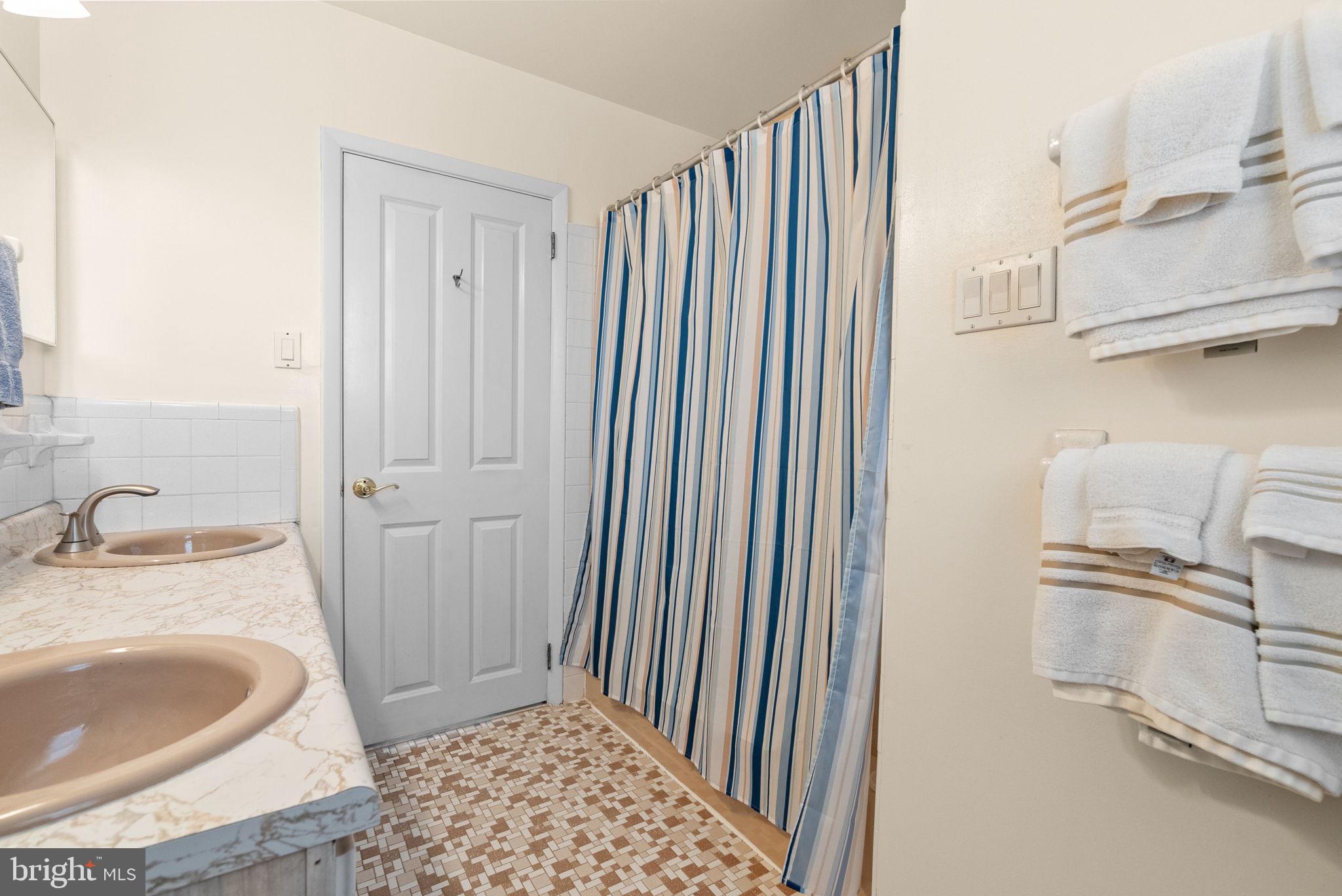 GRAVEL HILL FARM - Residential