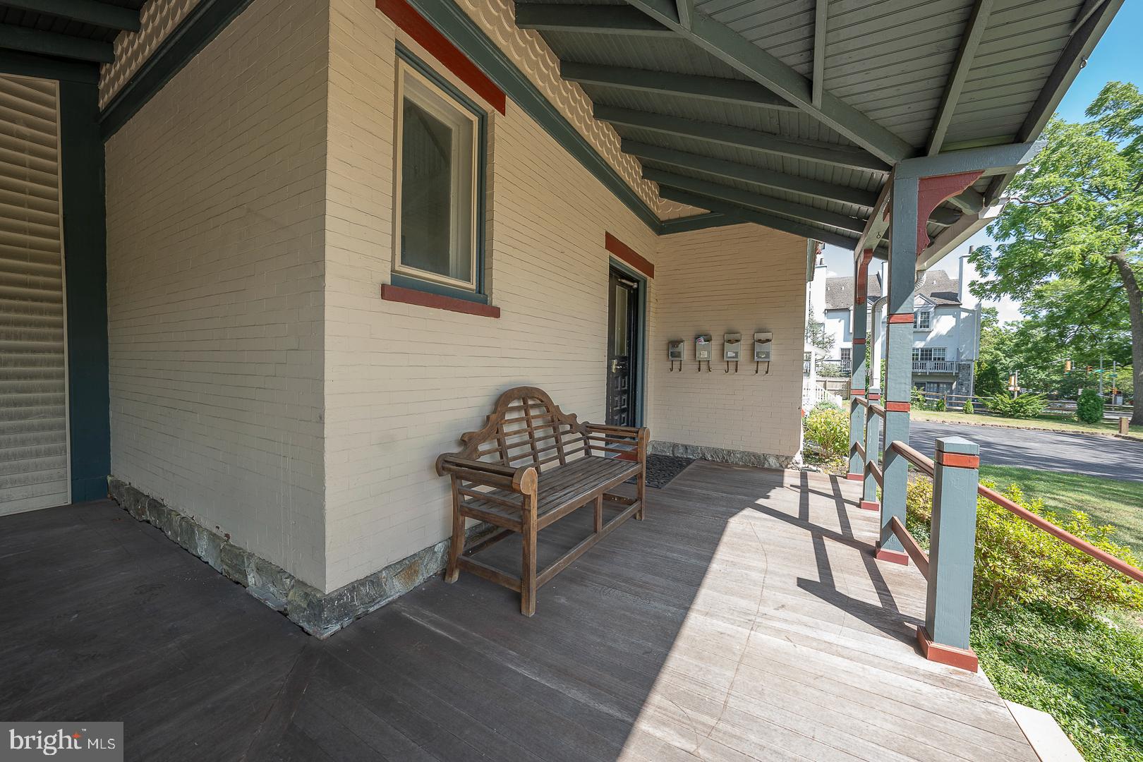 457 W LANCASTER AVENUE