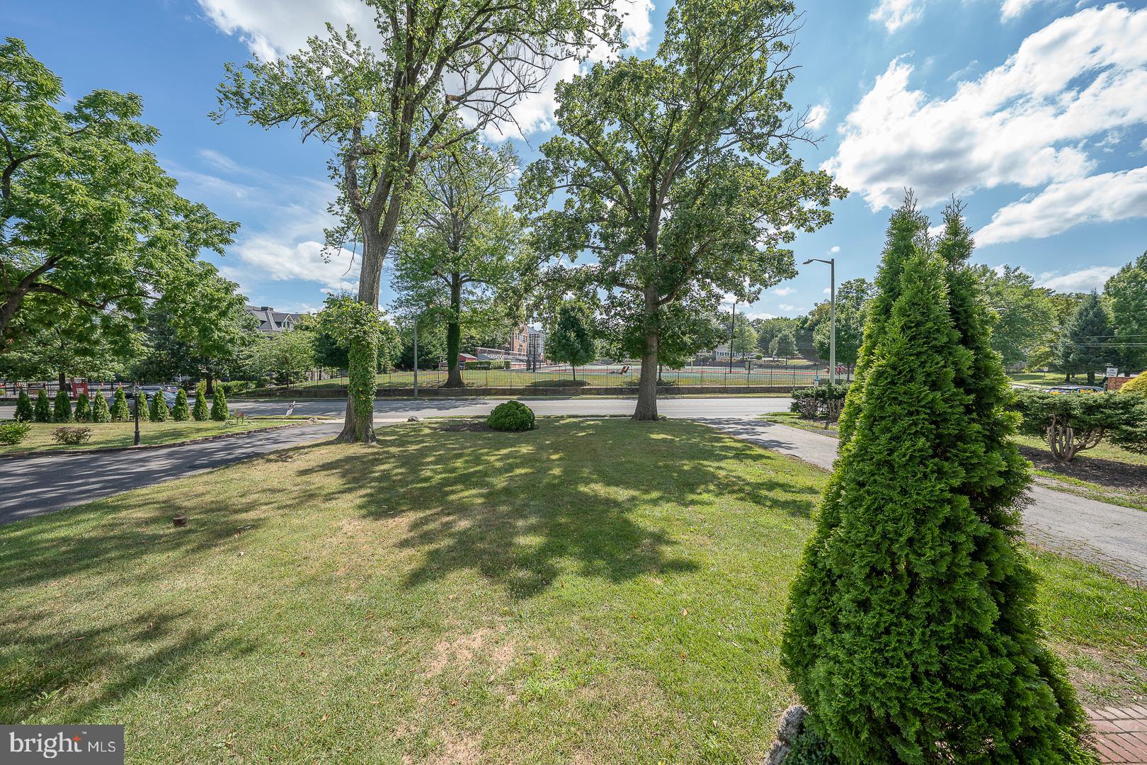 457 W LANCASTER AVENUE