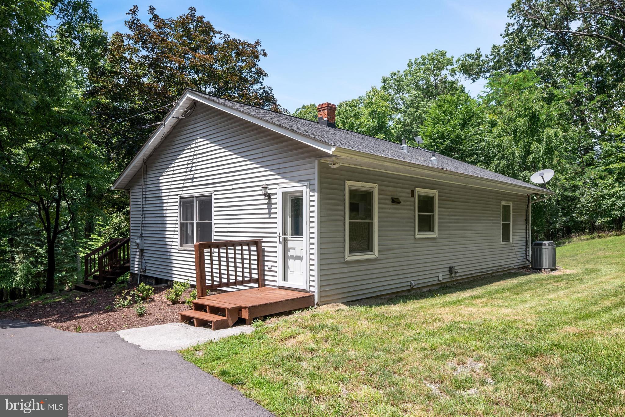119 LAKEVIEW LANE