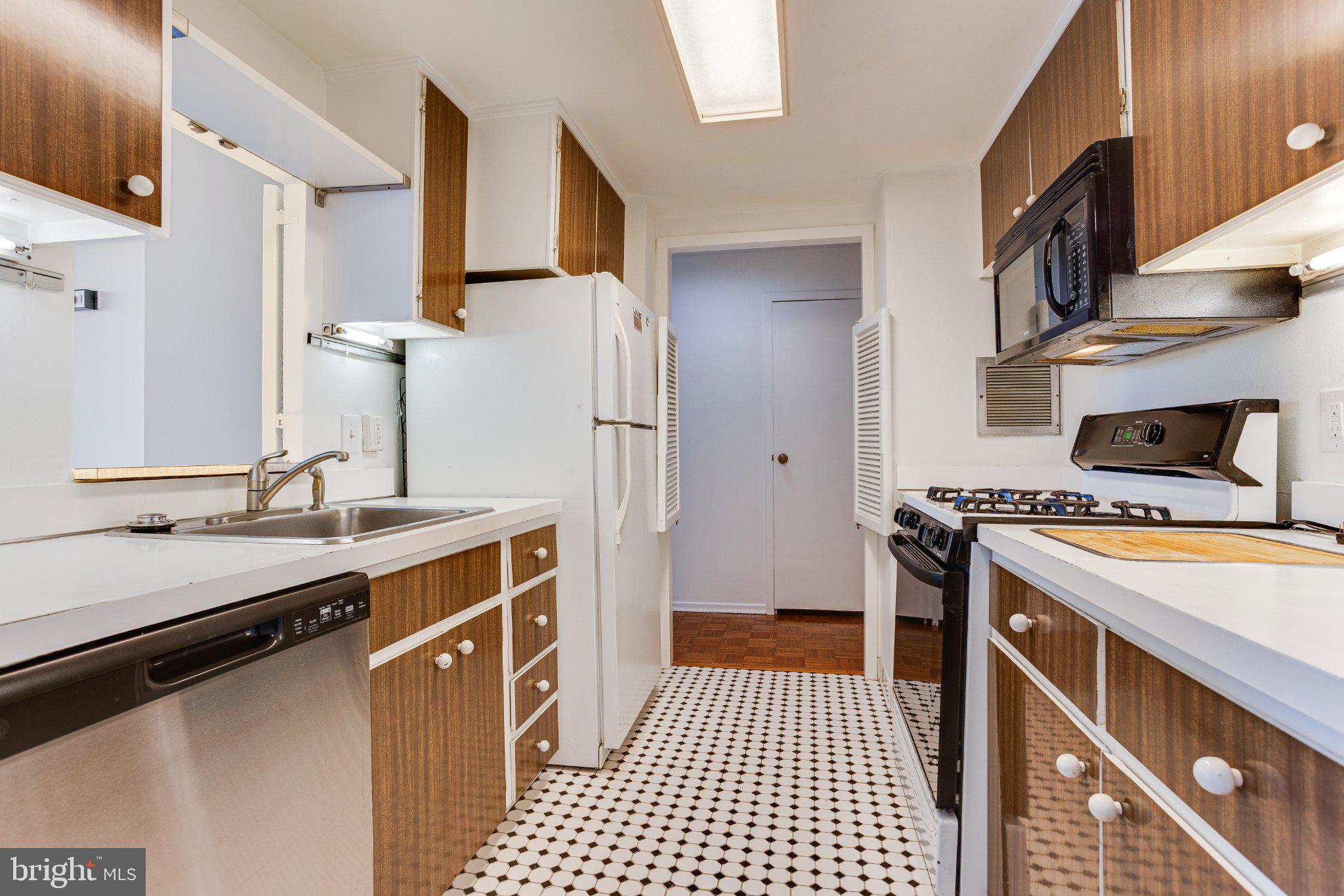 100 WEST AVENUE 618-S