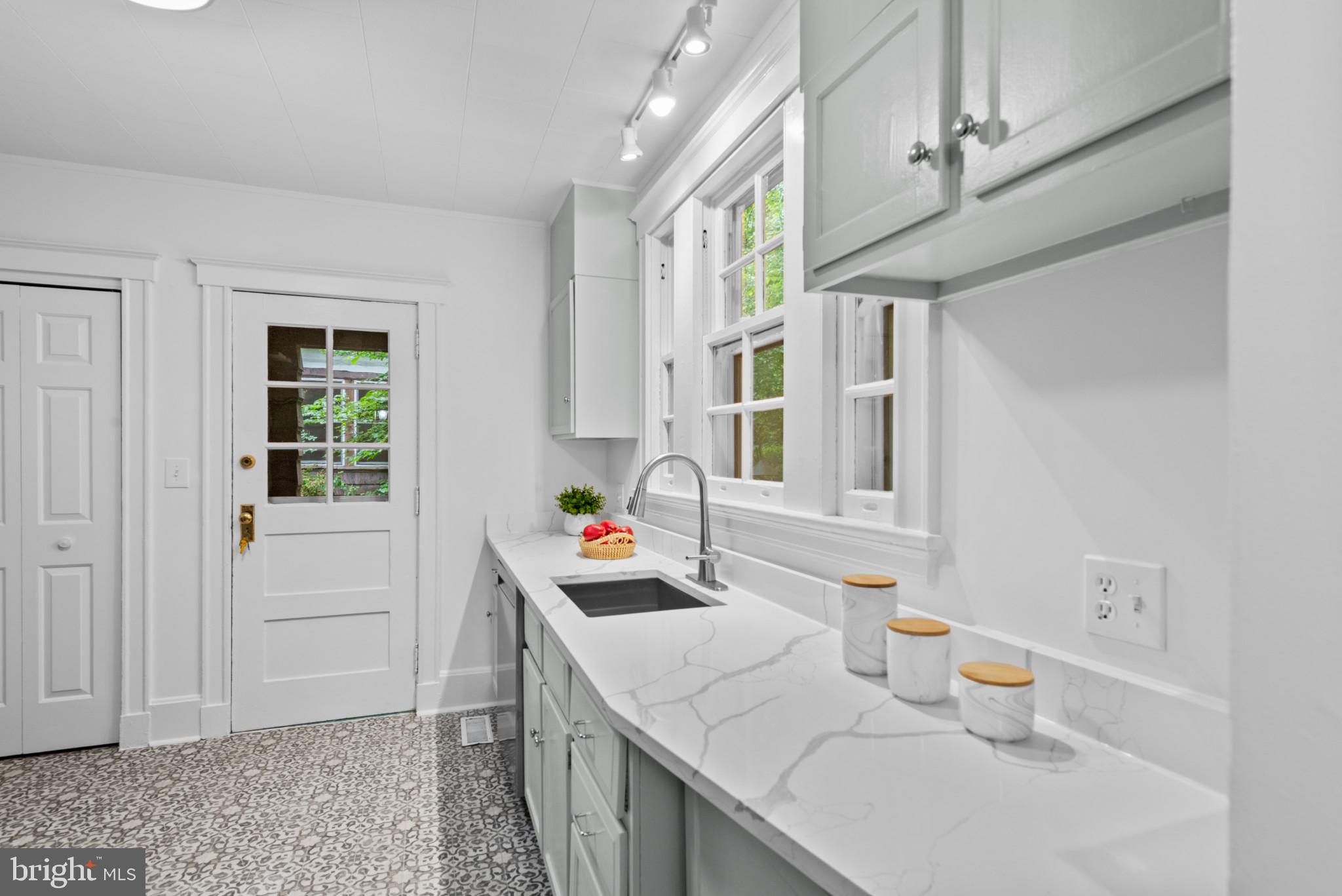 ROLAND PARK - Residential