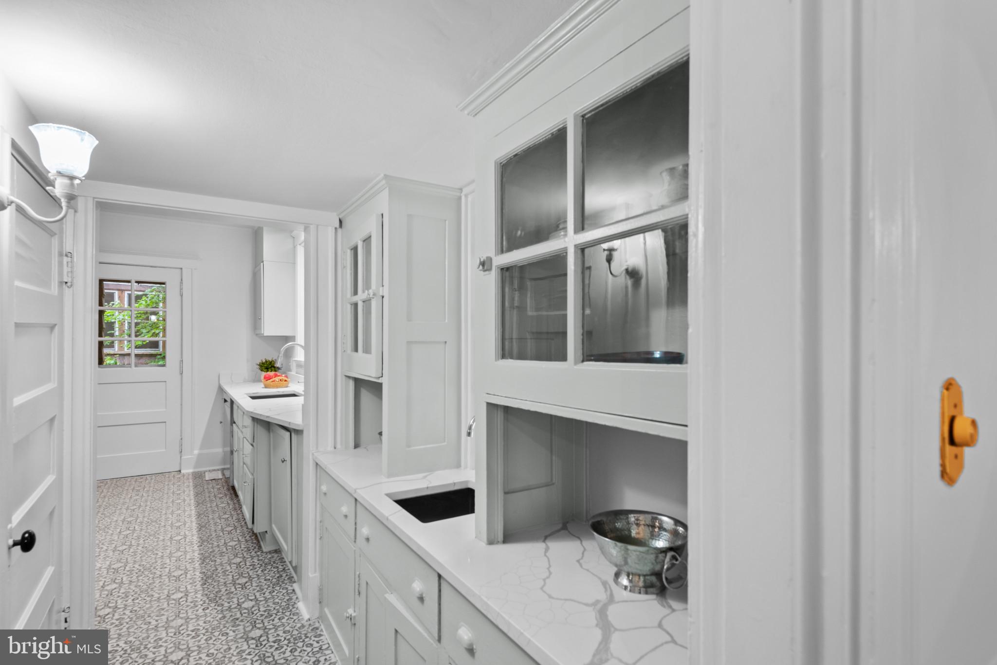 ROLAND PARK - Residential