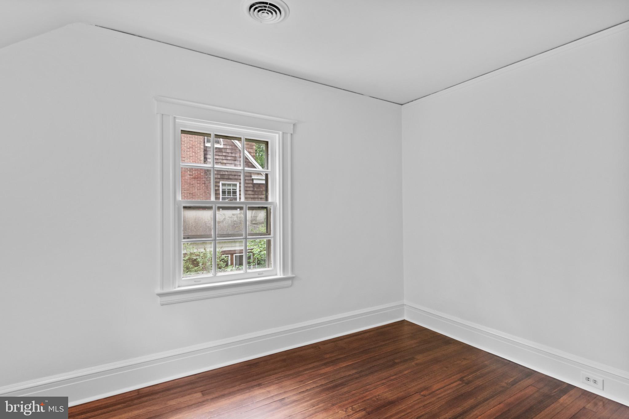 ROLAND PARK - Residential