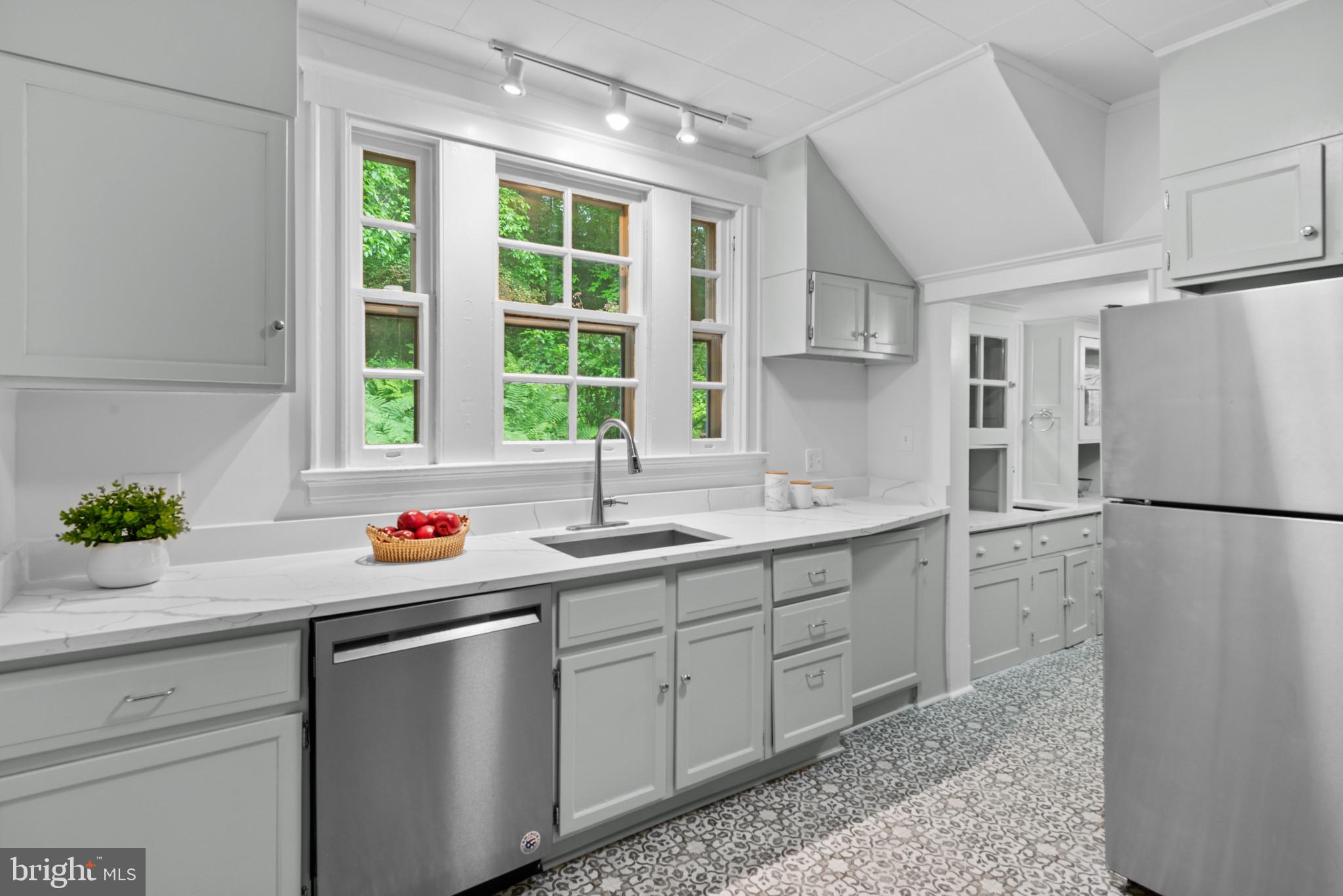 ROLAND PARK - Residential
