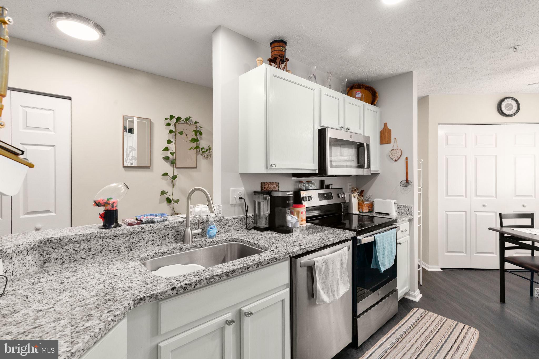 BAYLAND CONDO - Residential