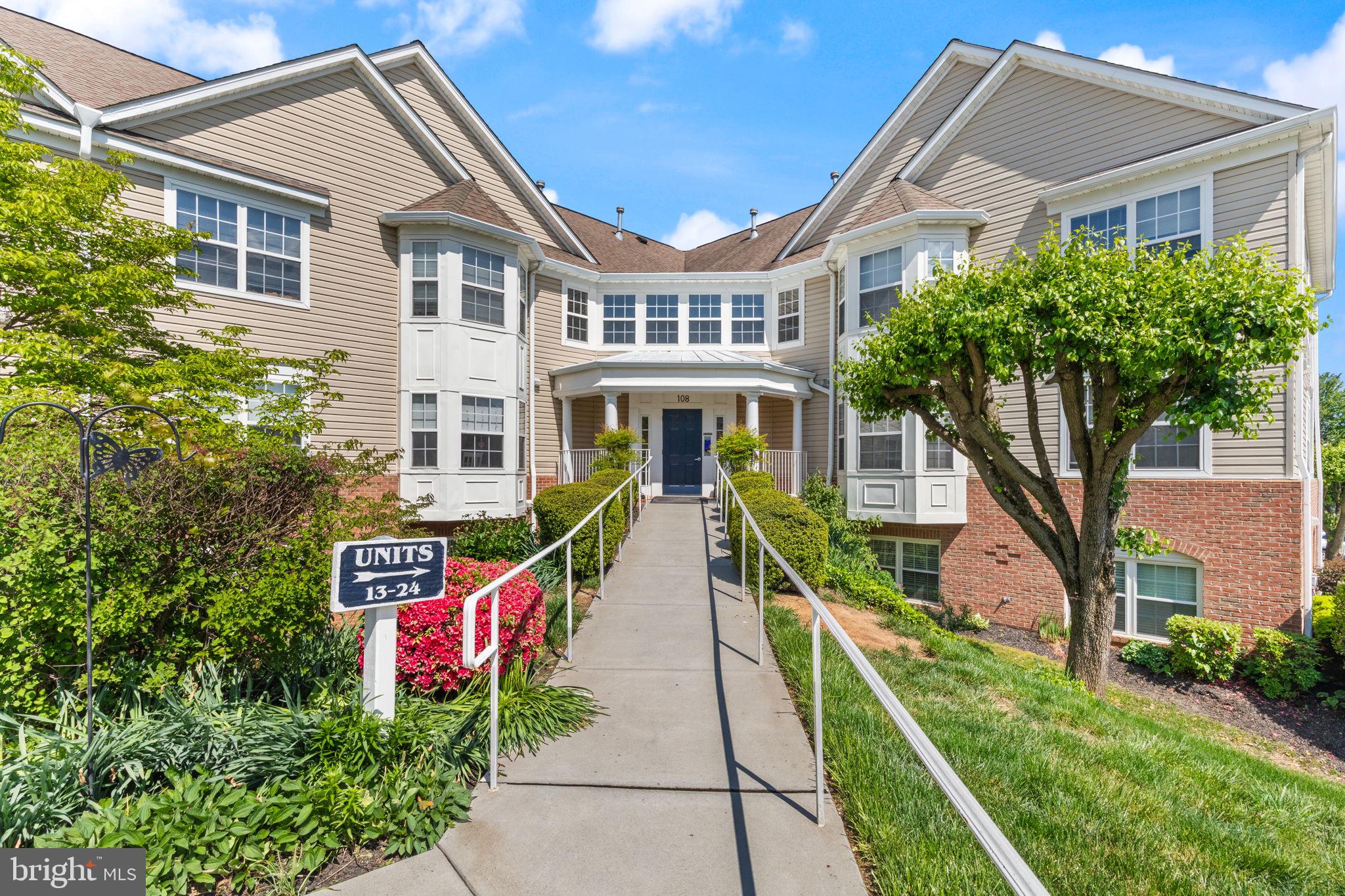 BAYLAND CONDO - Residential