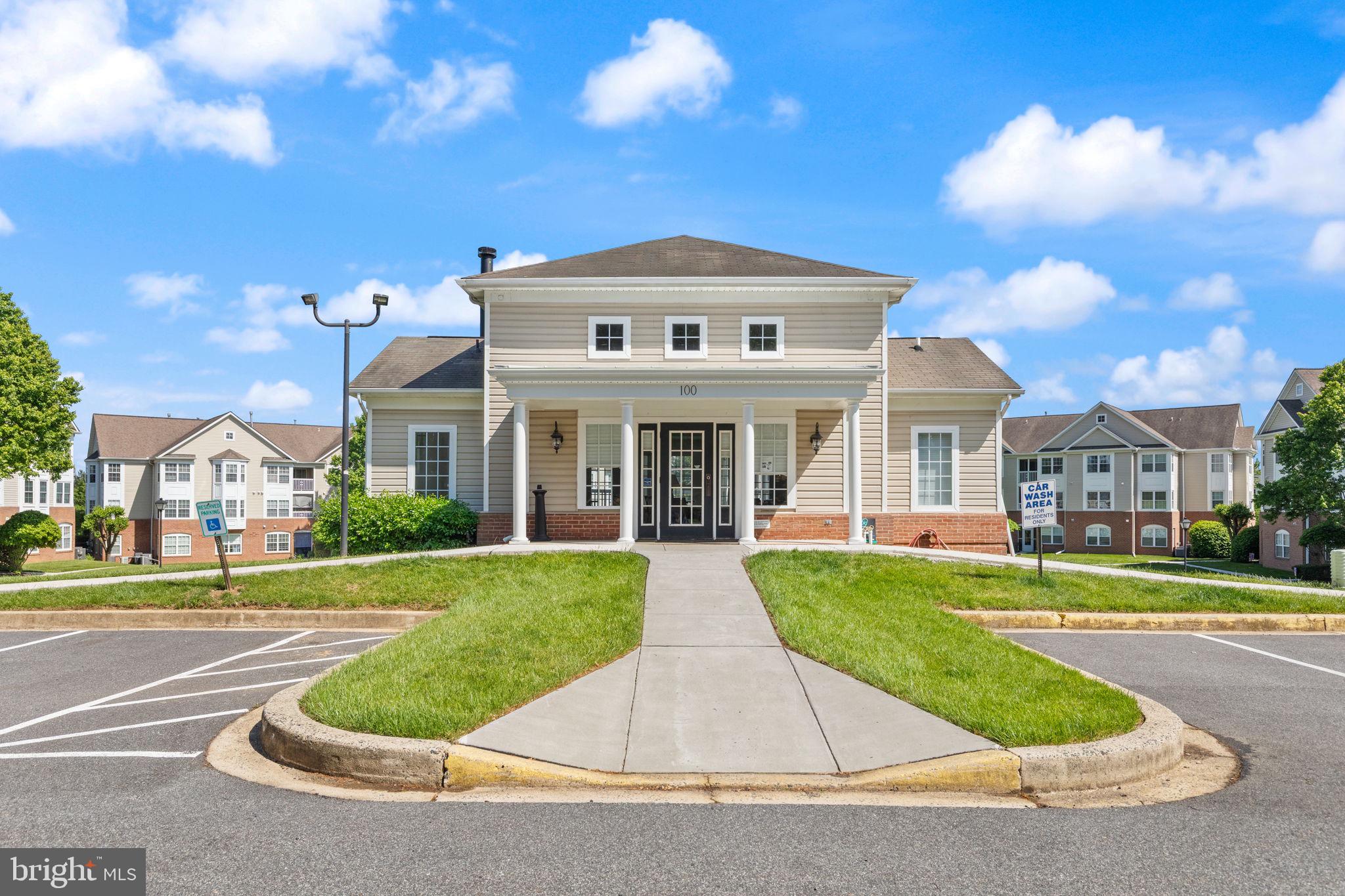BAYLAND CONDO - Residential