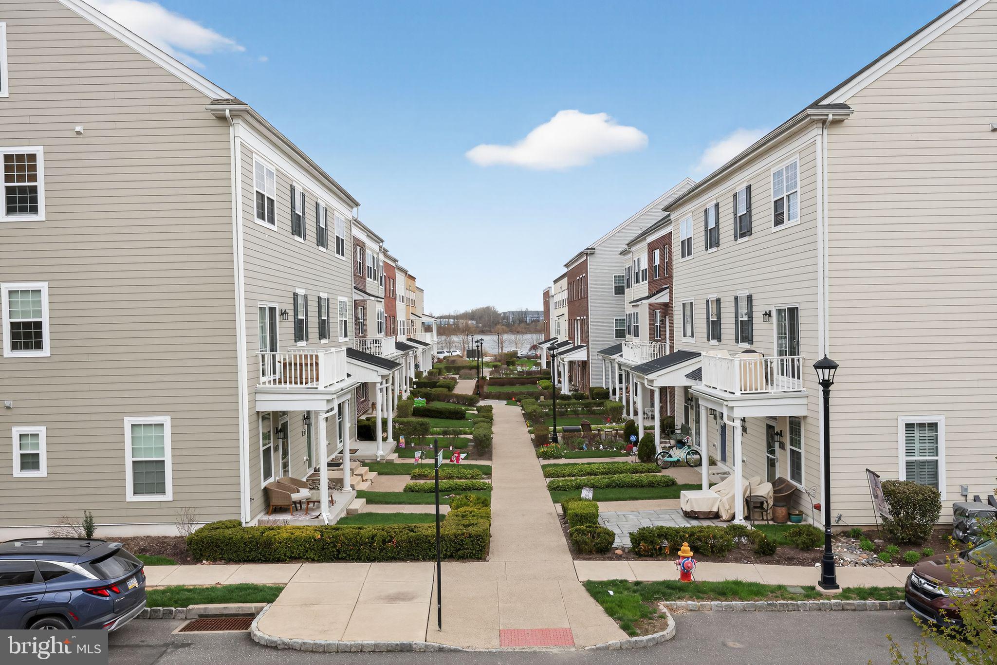 WATERSIDE - Residential