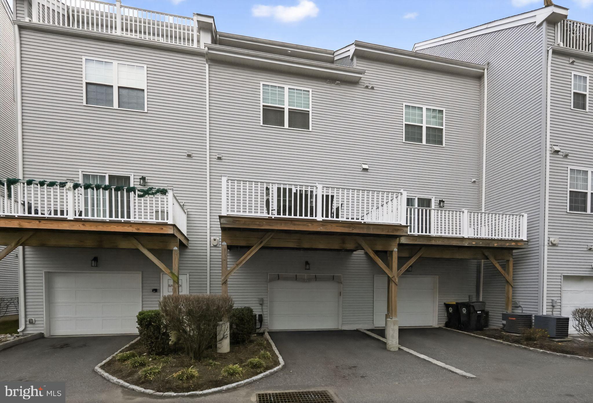 WATERSIDE - Residential