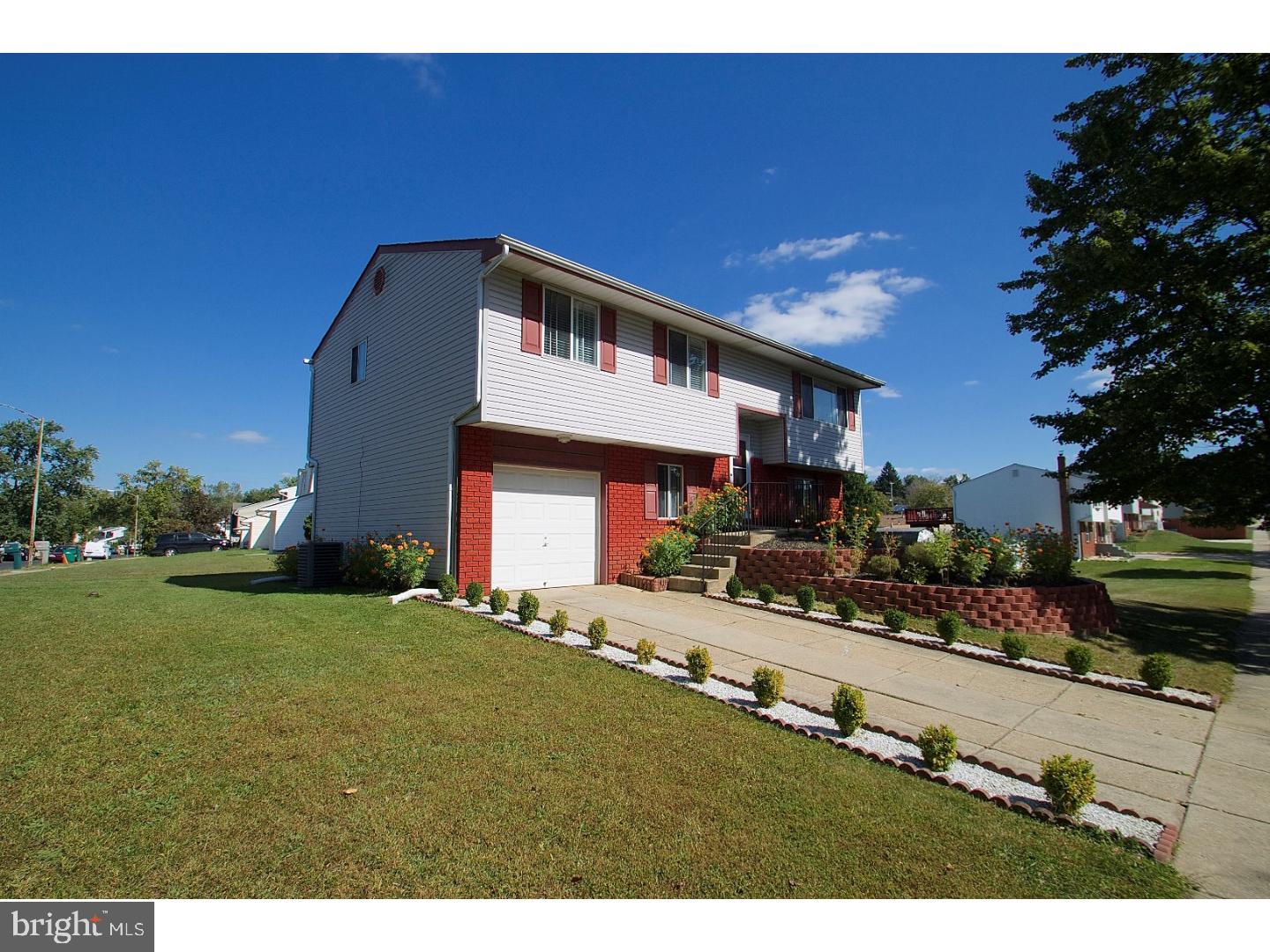 COUNTRY VIL AT CTR - Residential