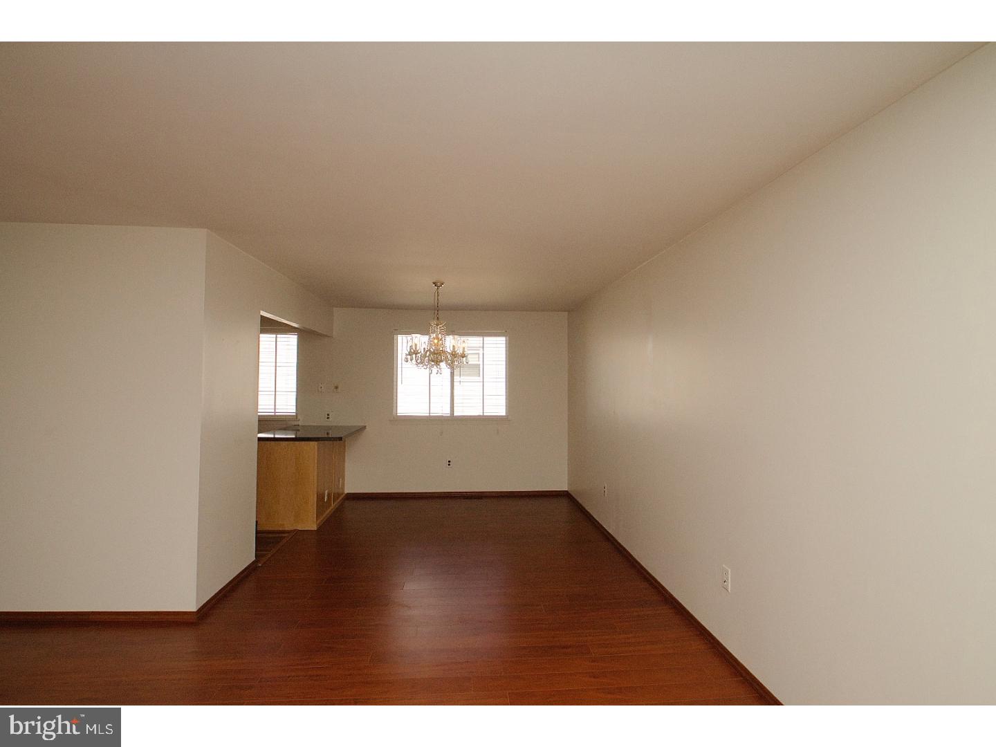 COUNTRY VIL AT CTR - Residential