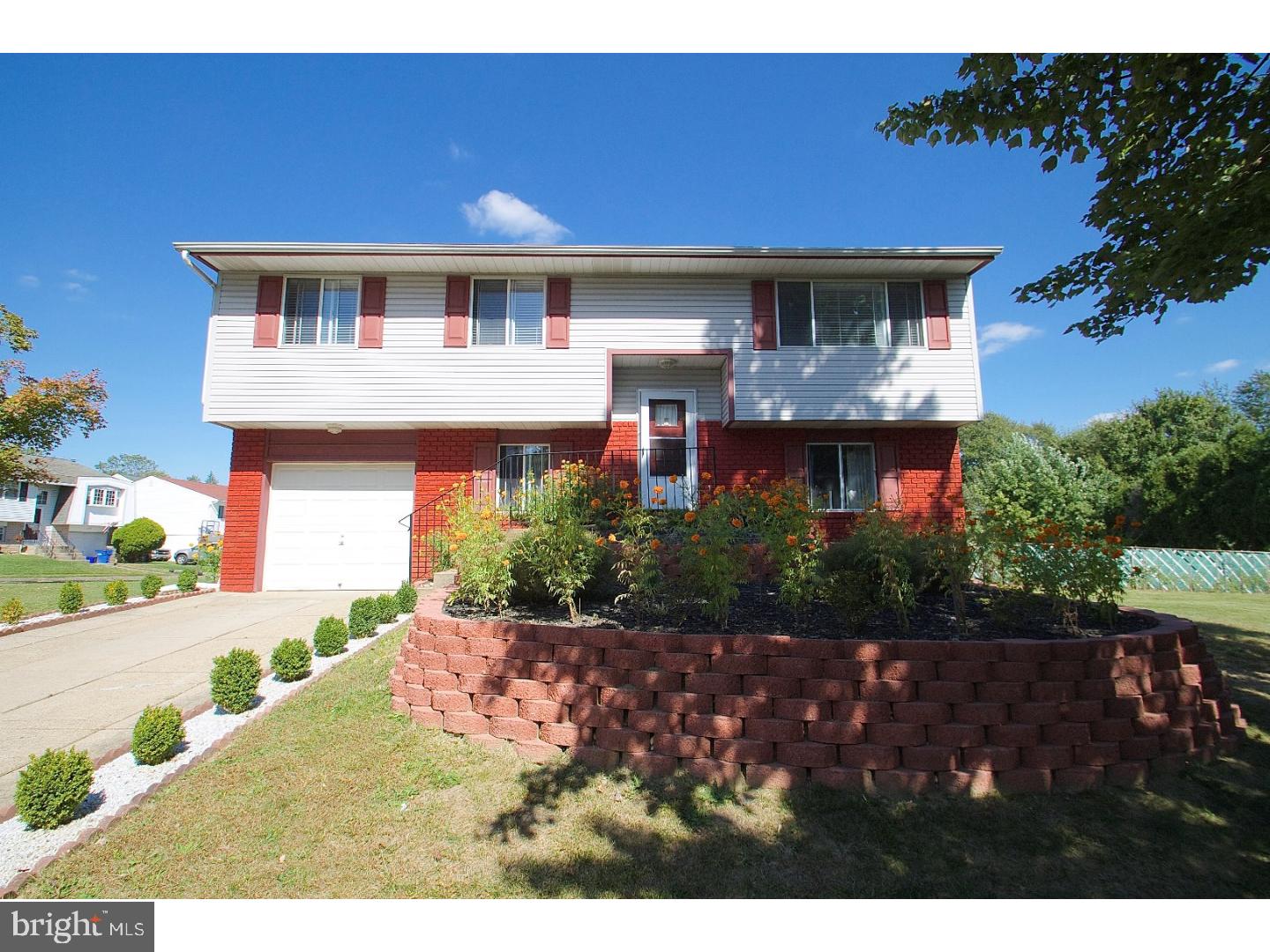 COUNTRY VIL AT CTR - Residential