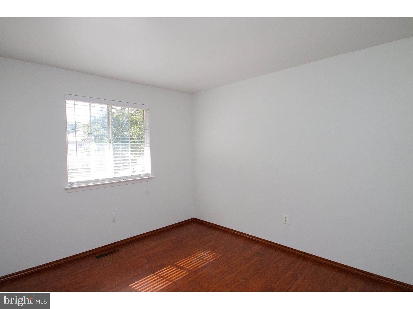 COUNTRY VIL AT CTR - Residential