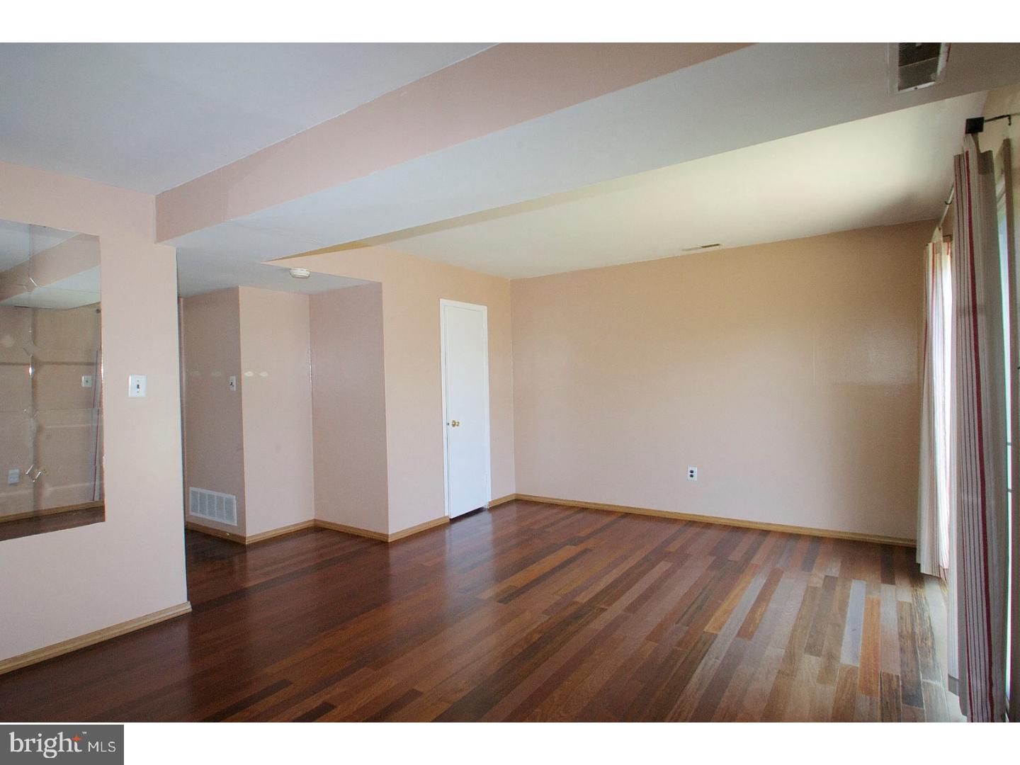 COUNTRY VIL AT CTR - Residential