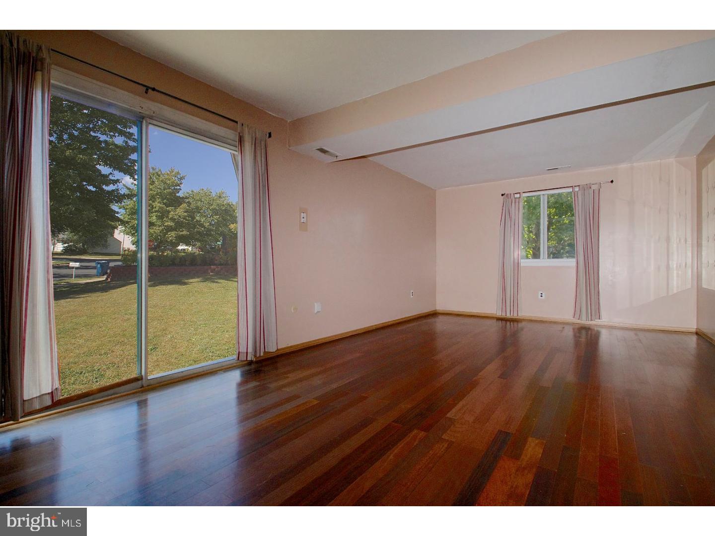 COUNTRY VIL AT CTR - Residential