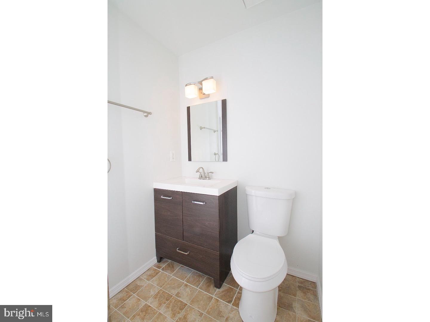 COUNTRY VIL AT CTR - Residential