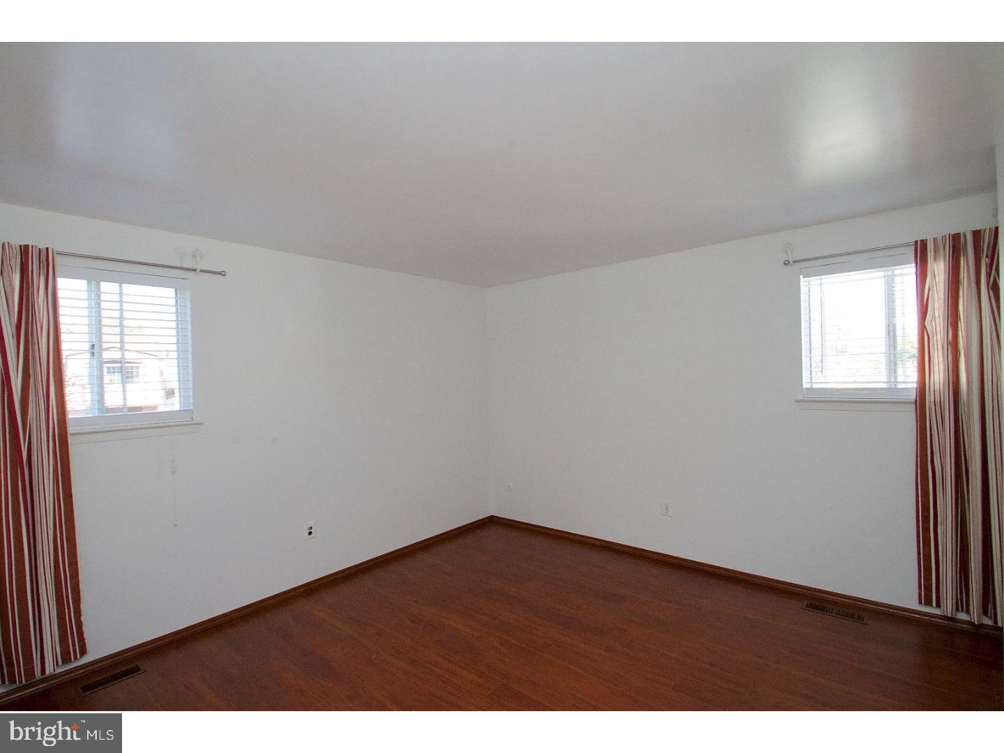 COUNTRY VIL AT CTR - Residential