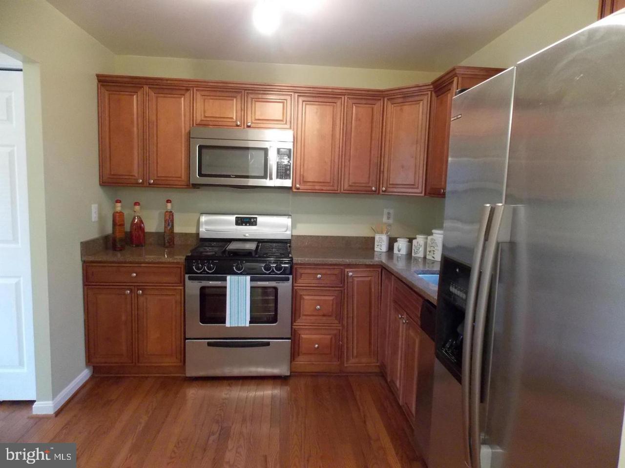 LONDON TOWNE - Residential Lease