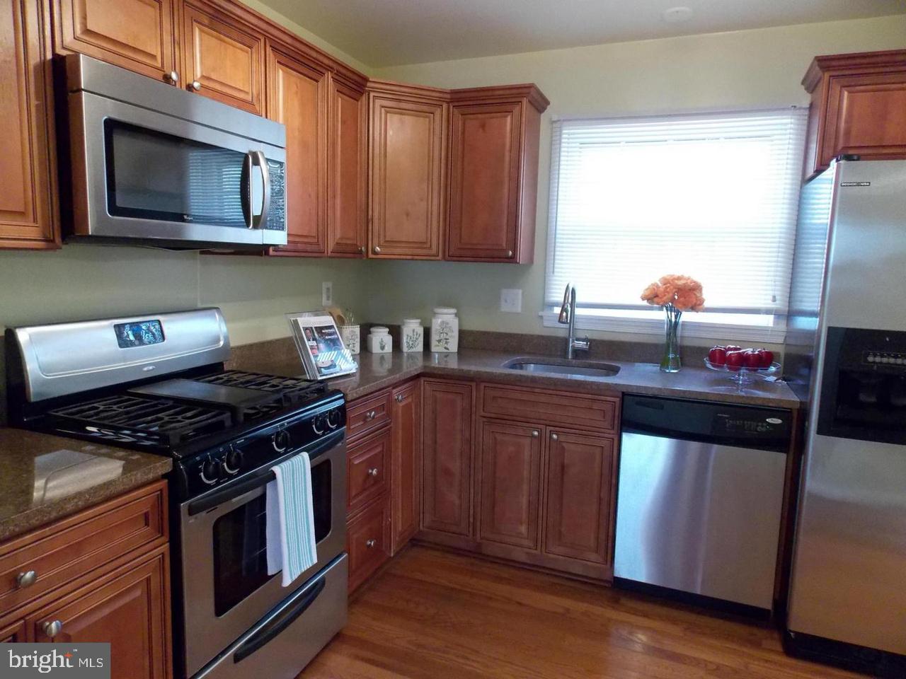 LONDON TOWNE - Residential Lease