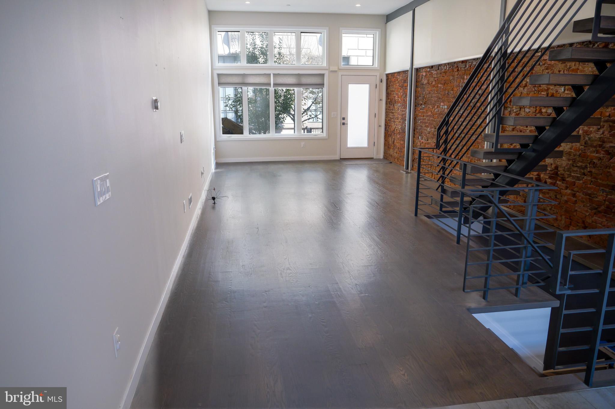 2106 SPRING STREET