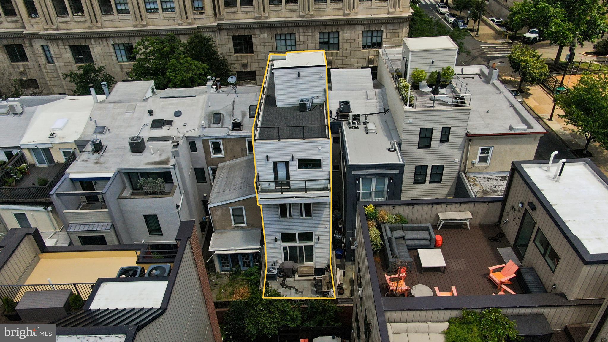LOGAN SQUARE - Residential