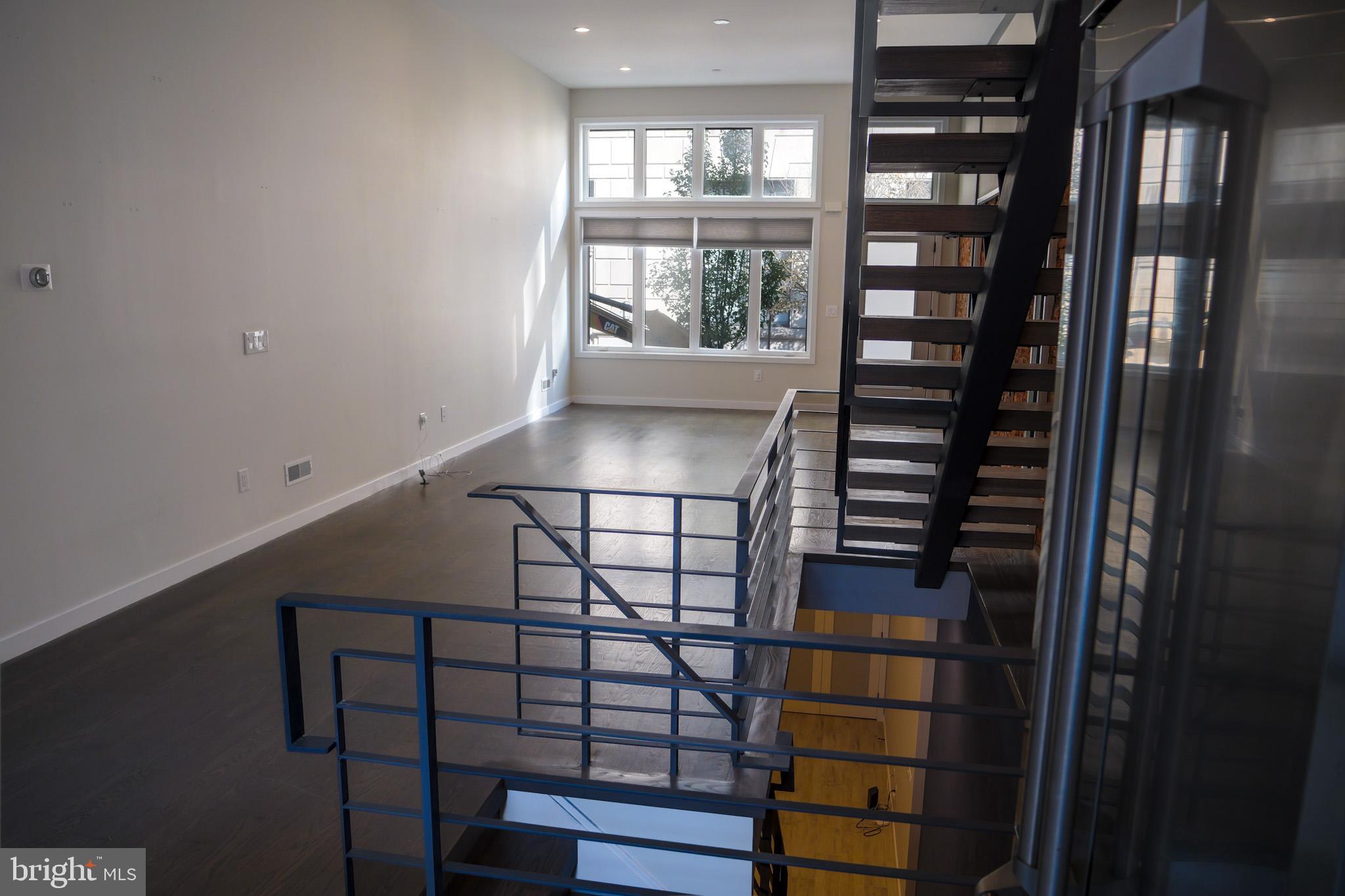 LOGAN SQUARE - Residential