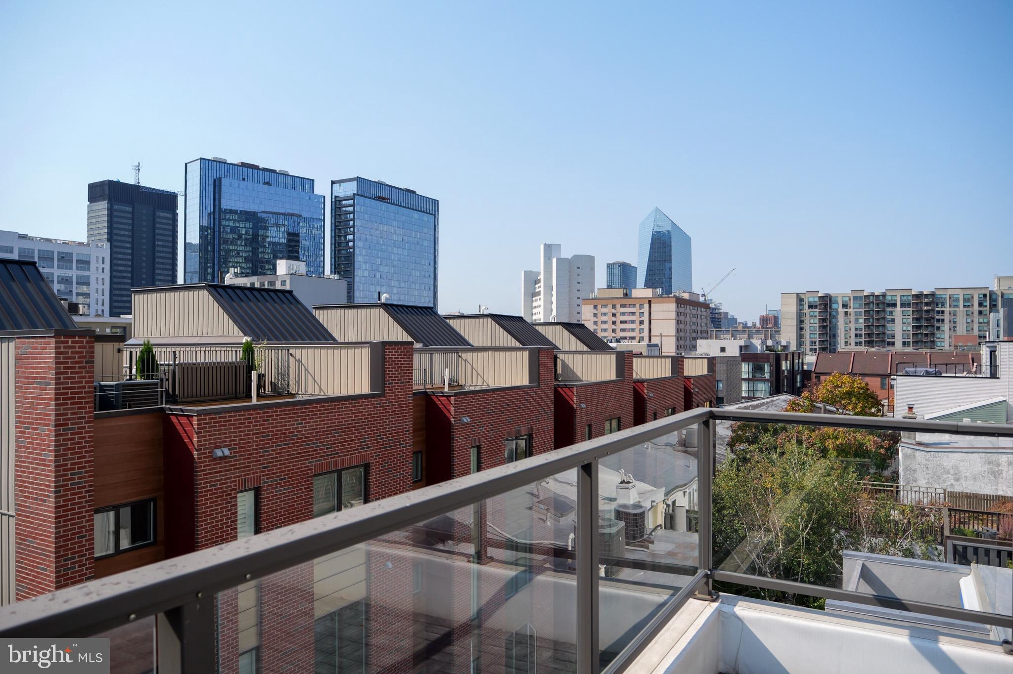 LOGAN SQUARE - Residential