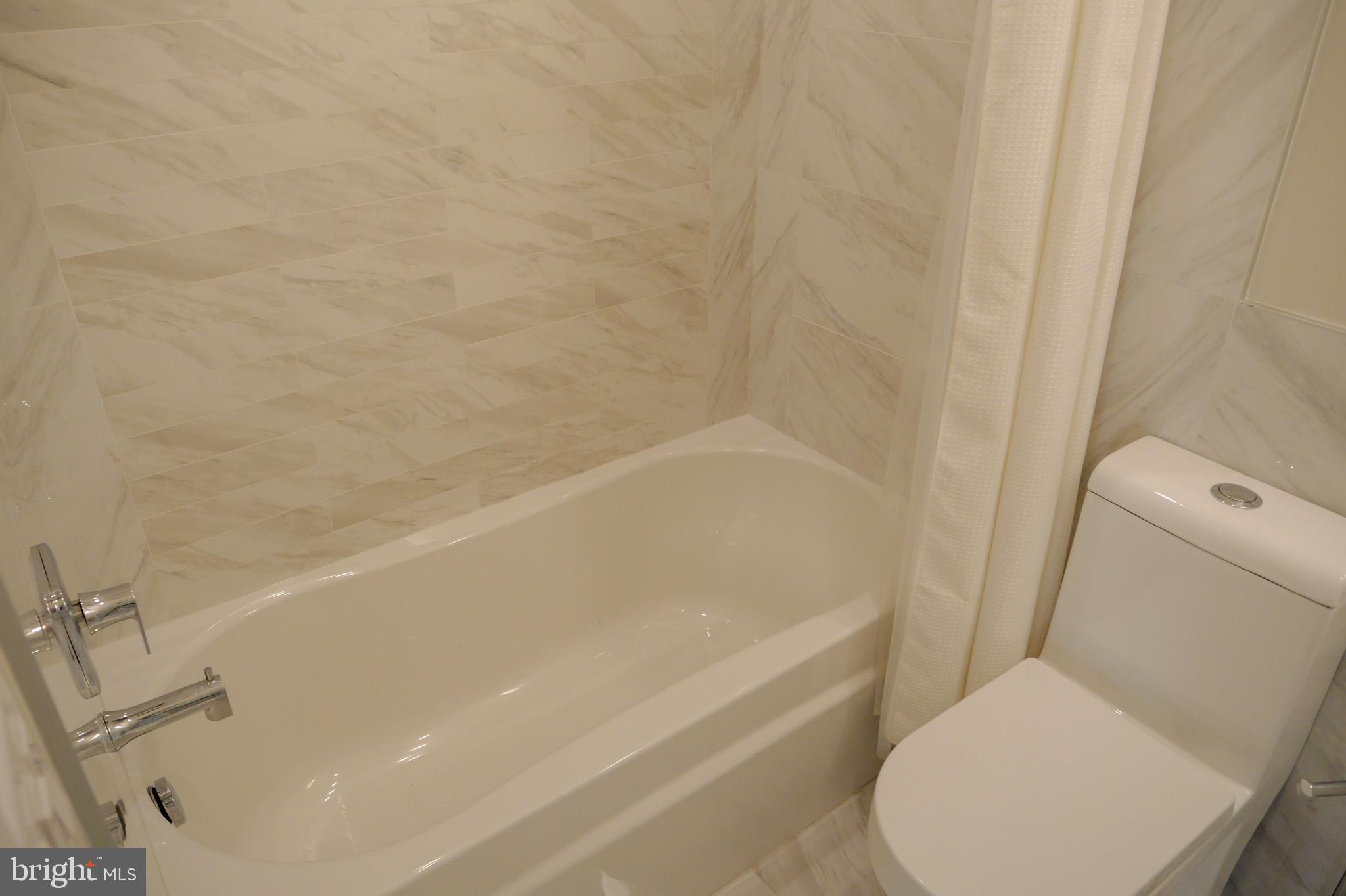 LOGAN SQUARE - Residential