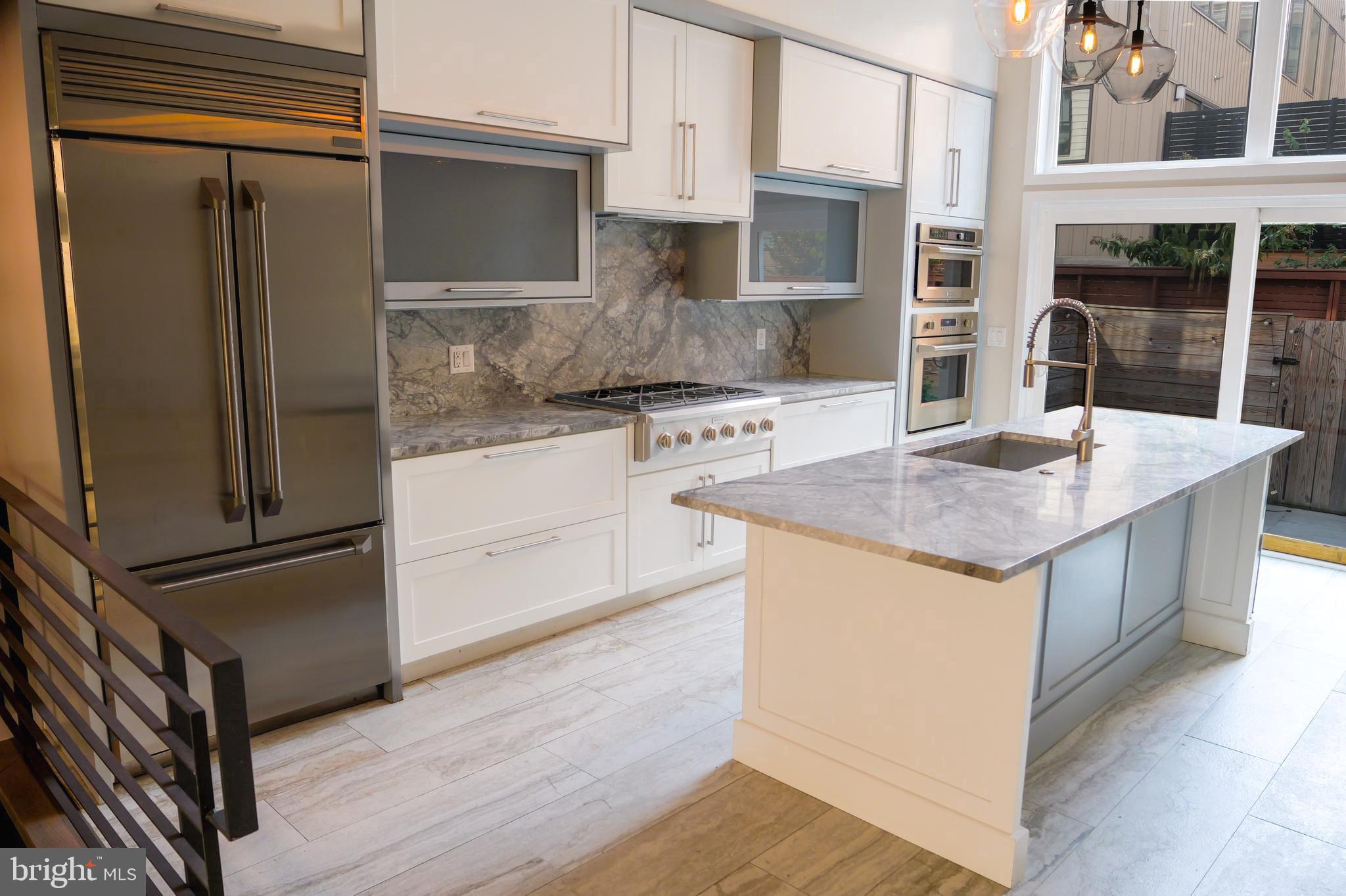 LOGAN SQUARE - Residential