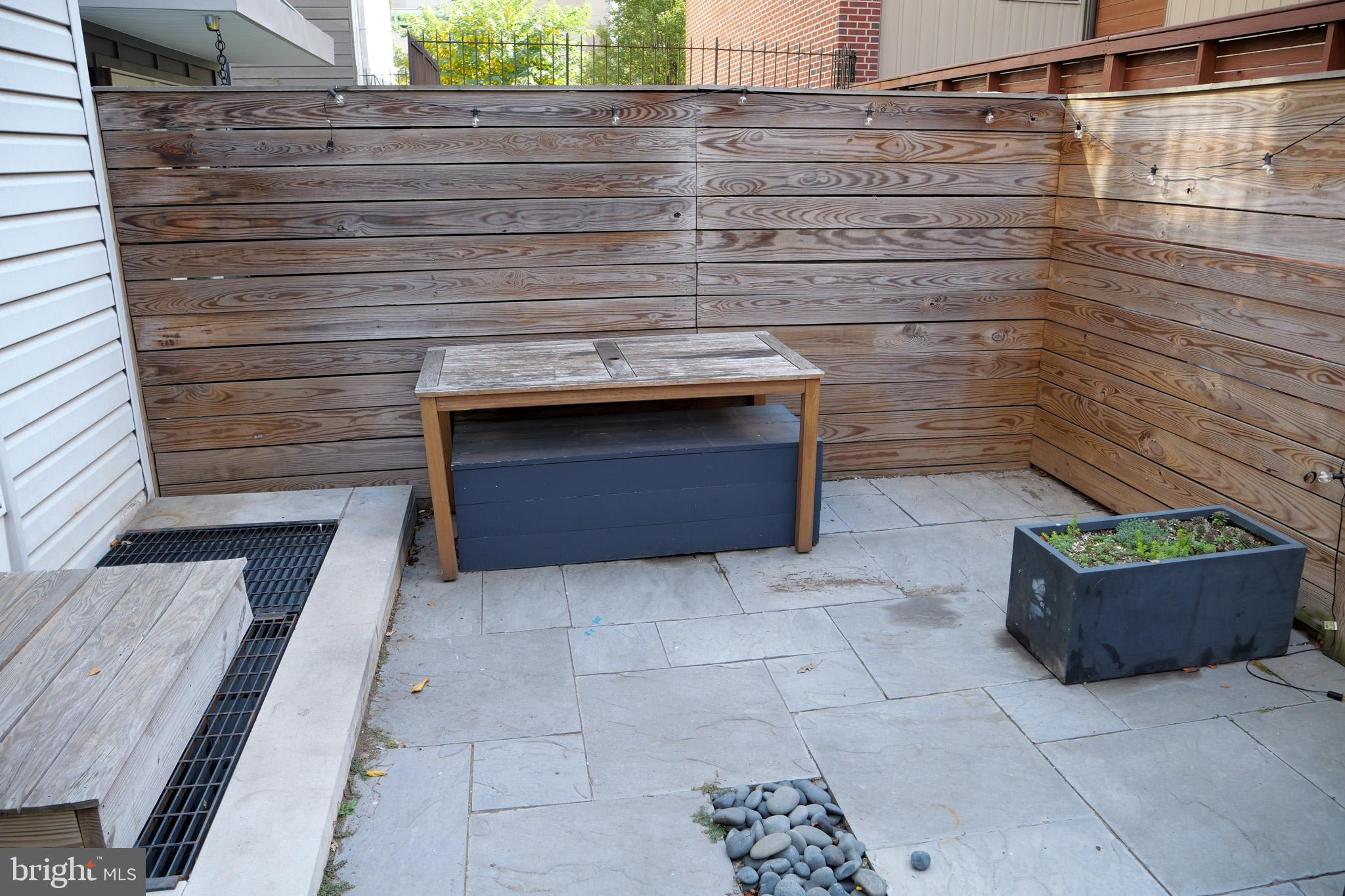 LOGAN SQUARE - Residential