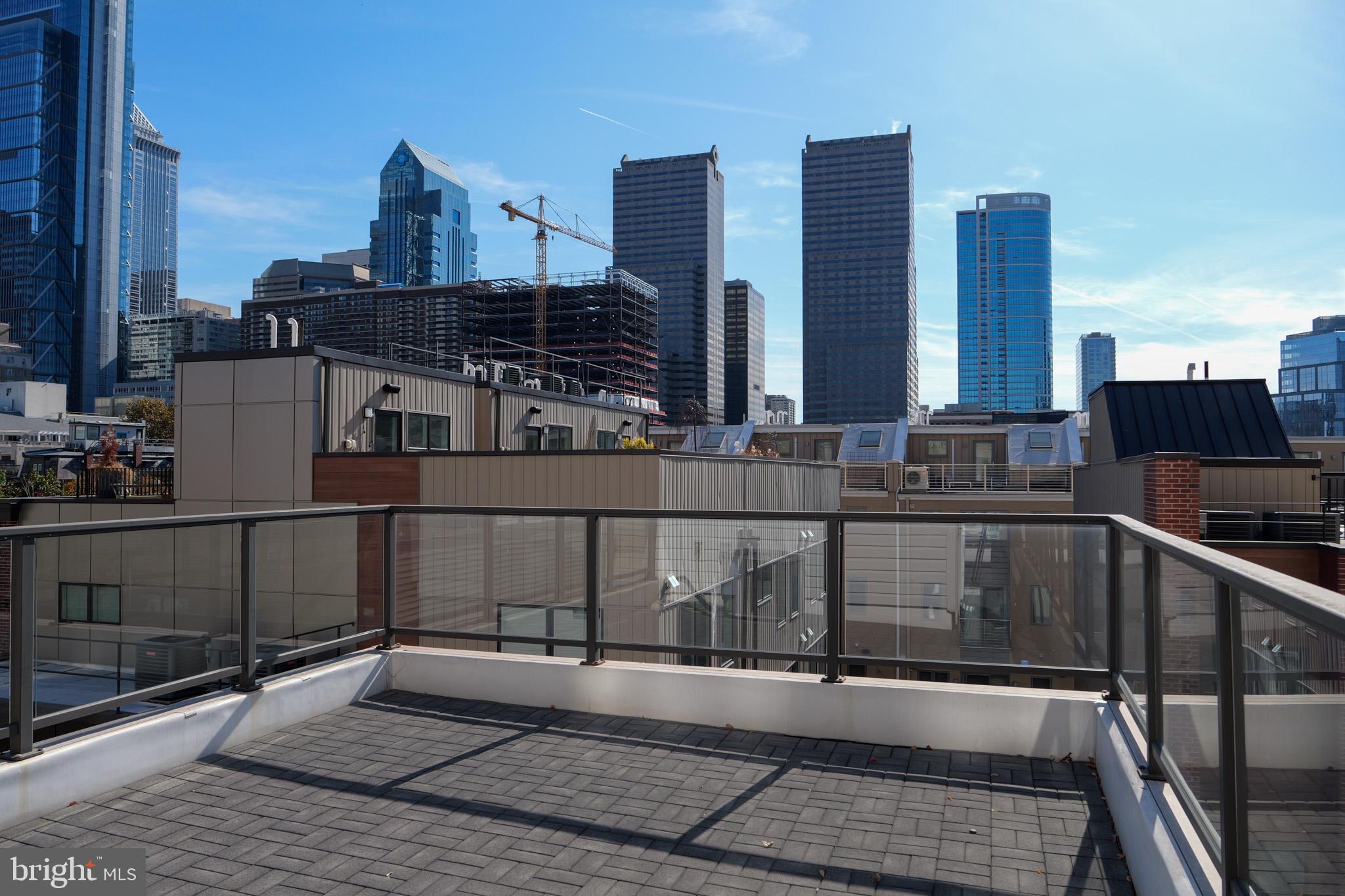 LOGAN SQUARE - Residential