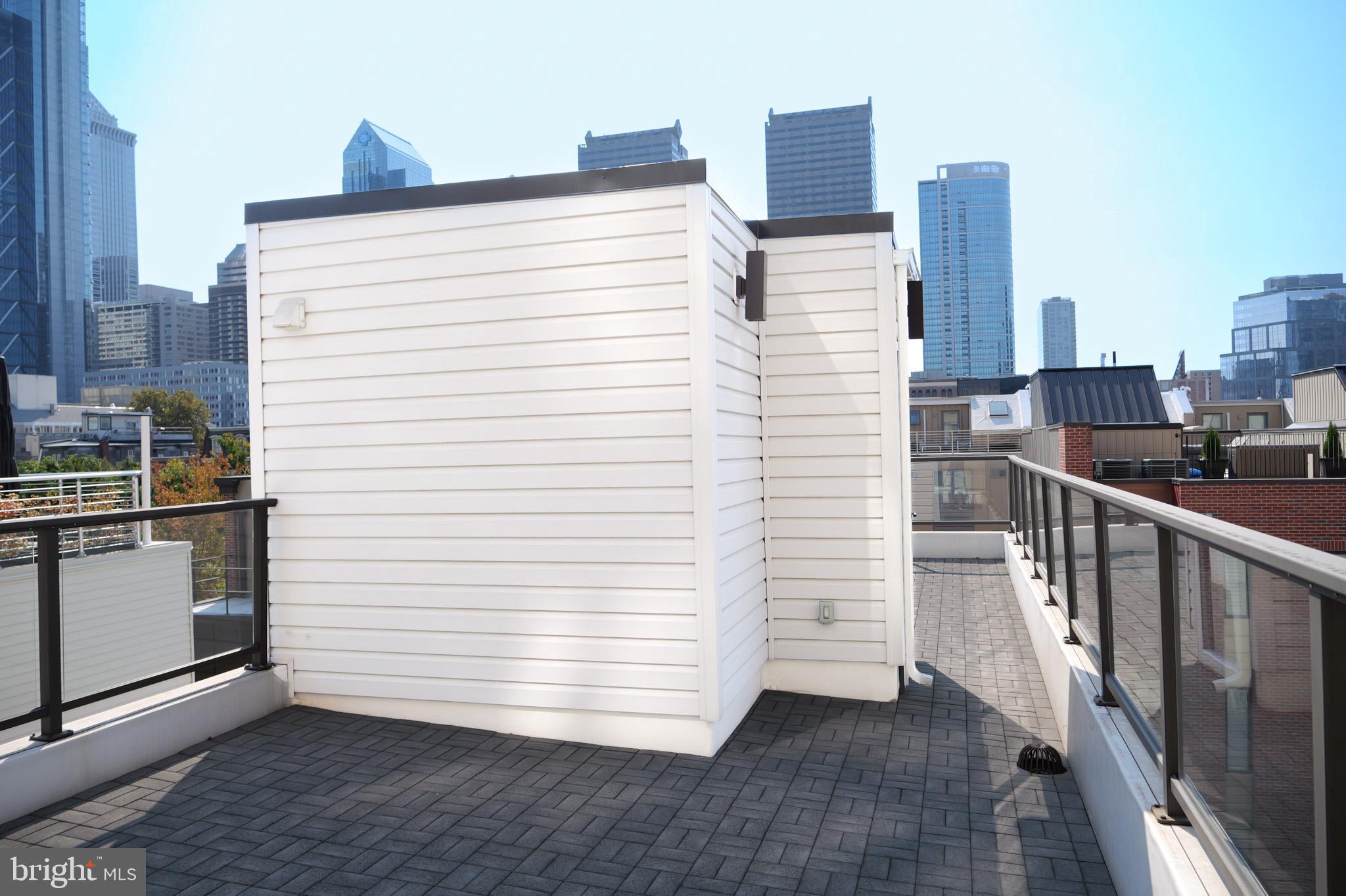 LOGAN SQUARE - Residential