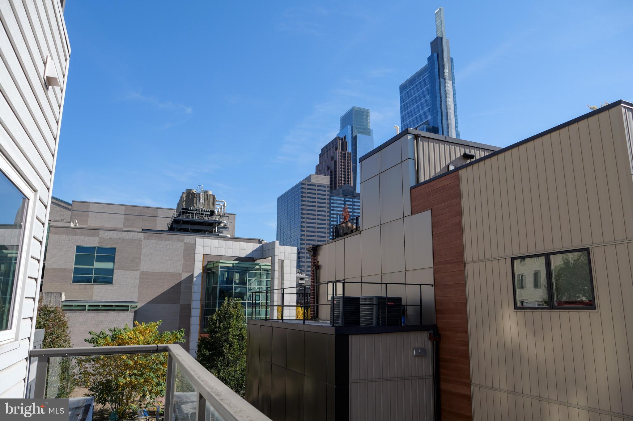 LOGAN SQUARE - Residential