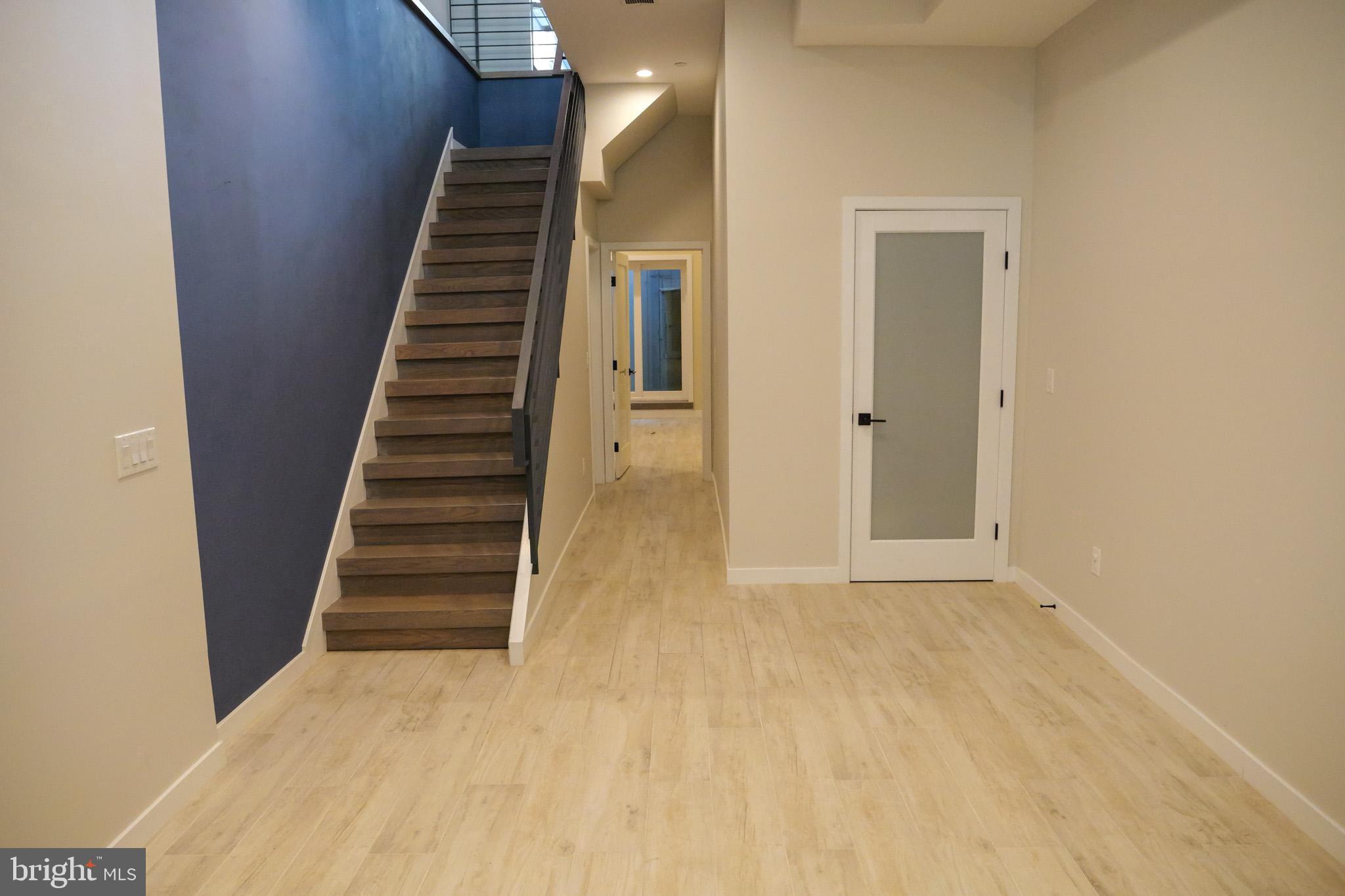 LOGAN SQUARE - Residential