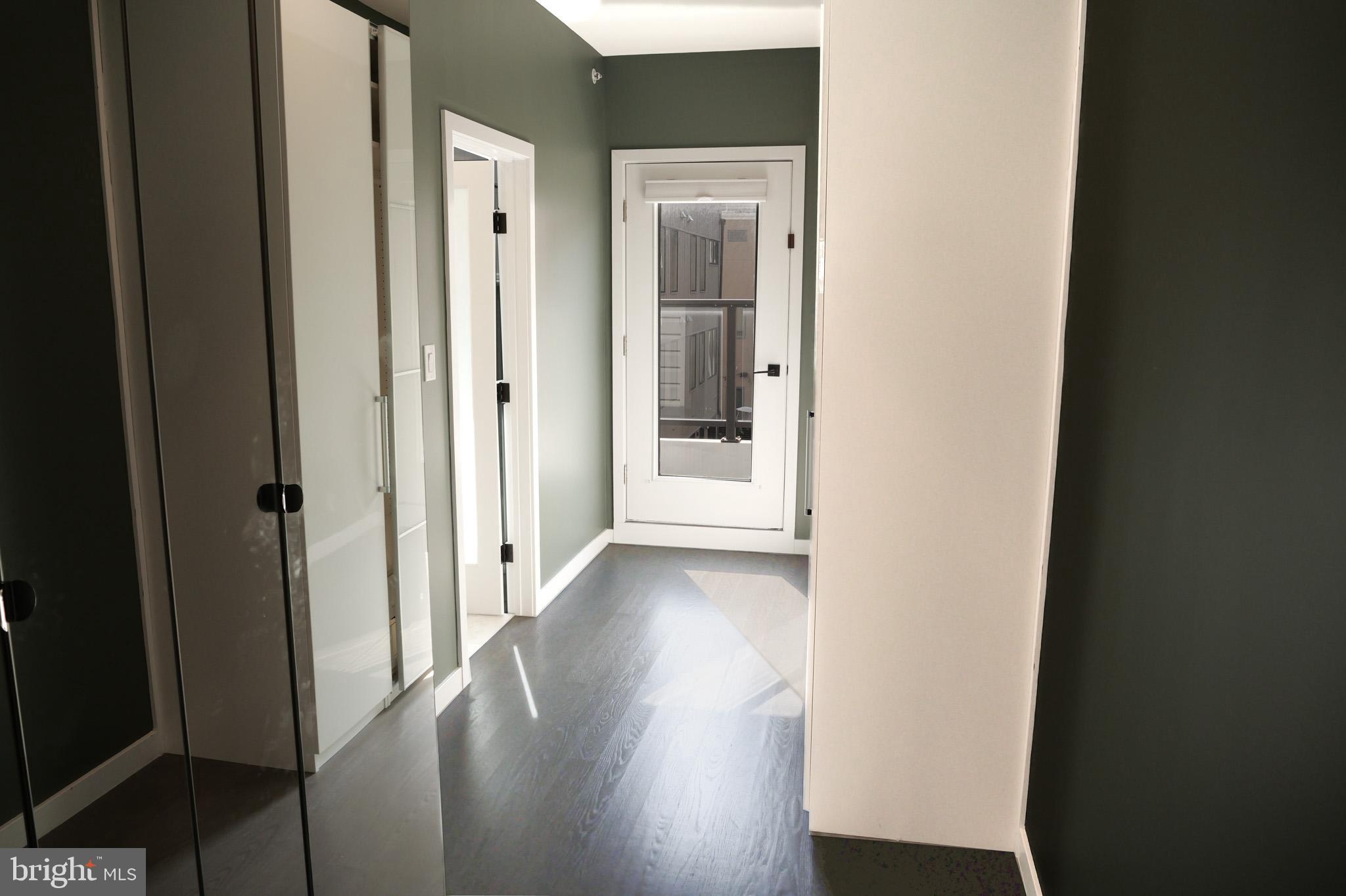 LOGAN SQUARE - Residential