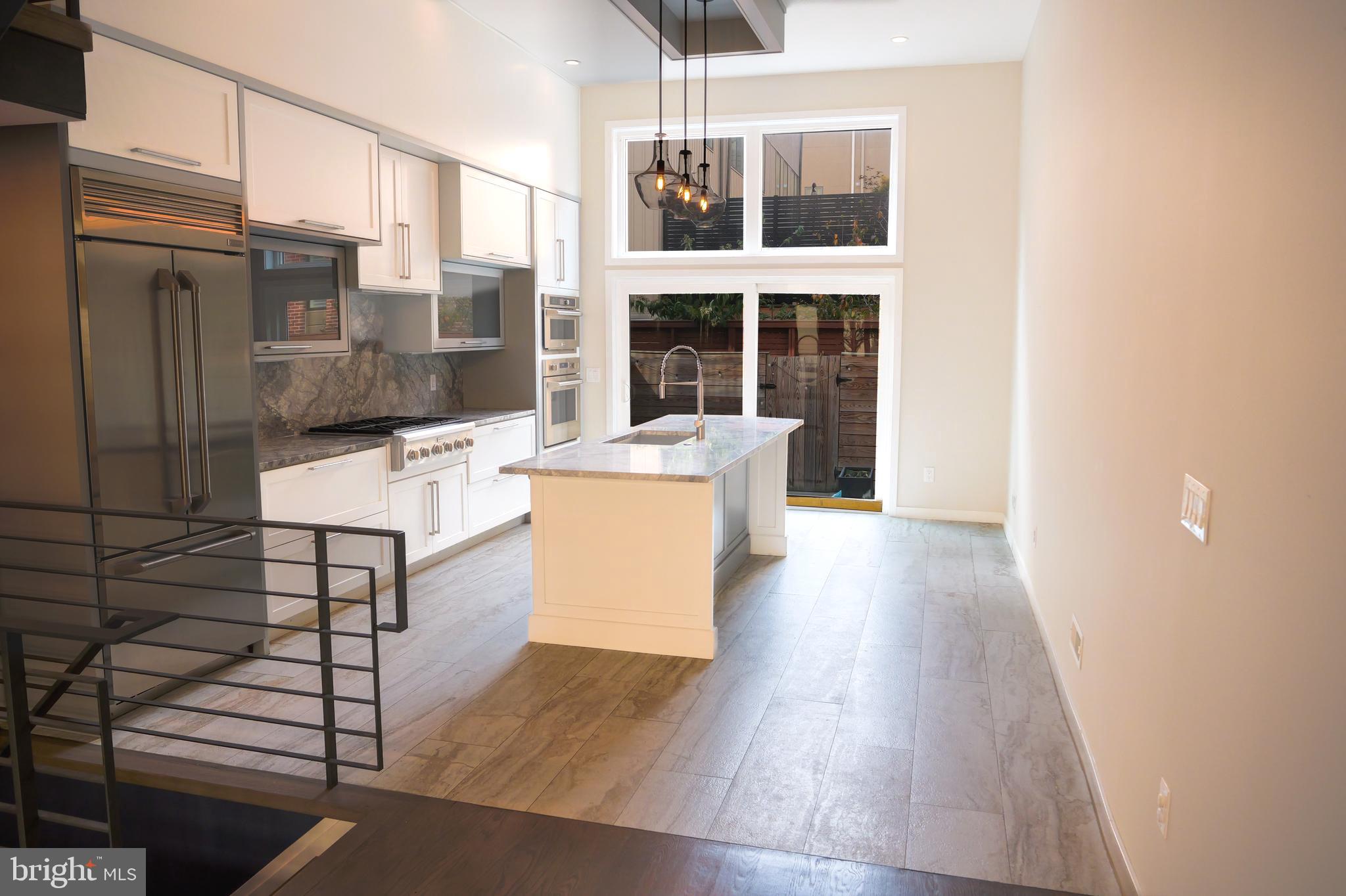 LOGAN SQUARE - Residential