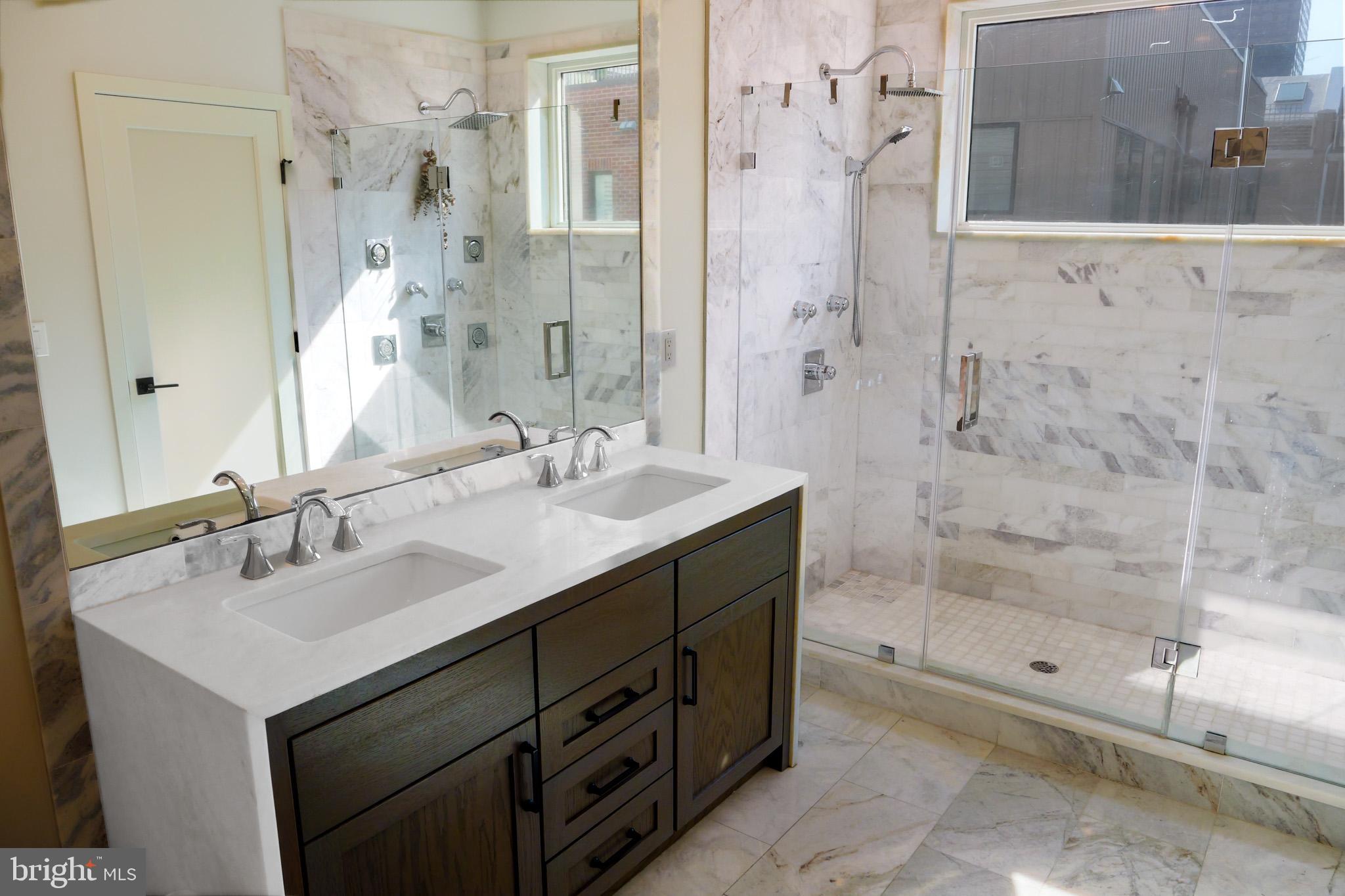 LOGAN SQUARE - Residential