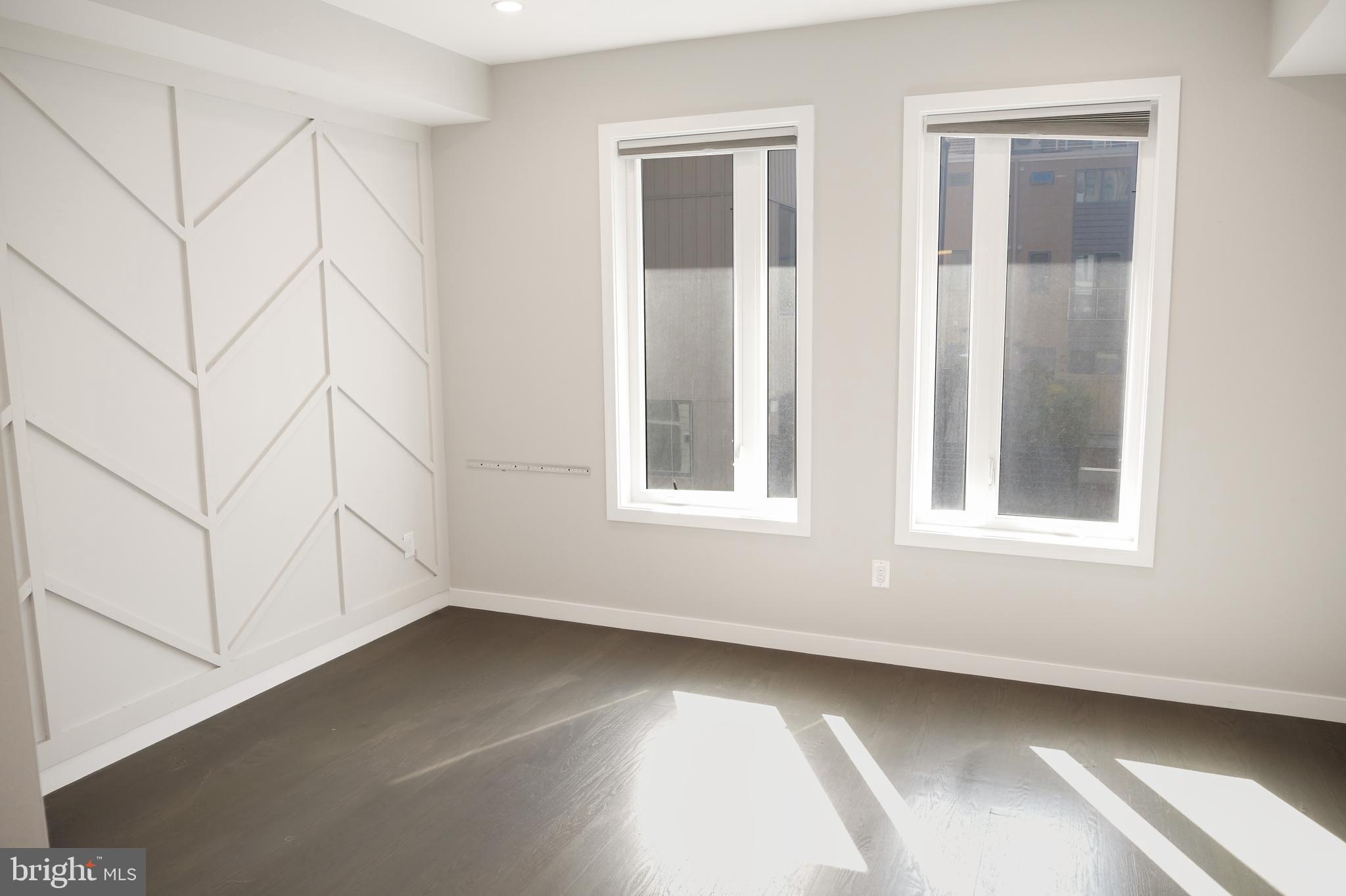 LOGAN SQUARE - Residential
