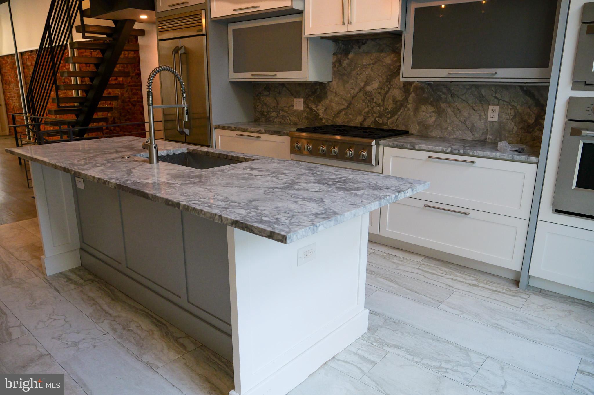 LOGAN SQUARE - Residential