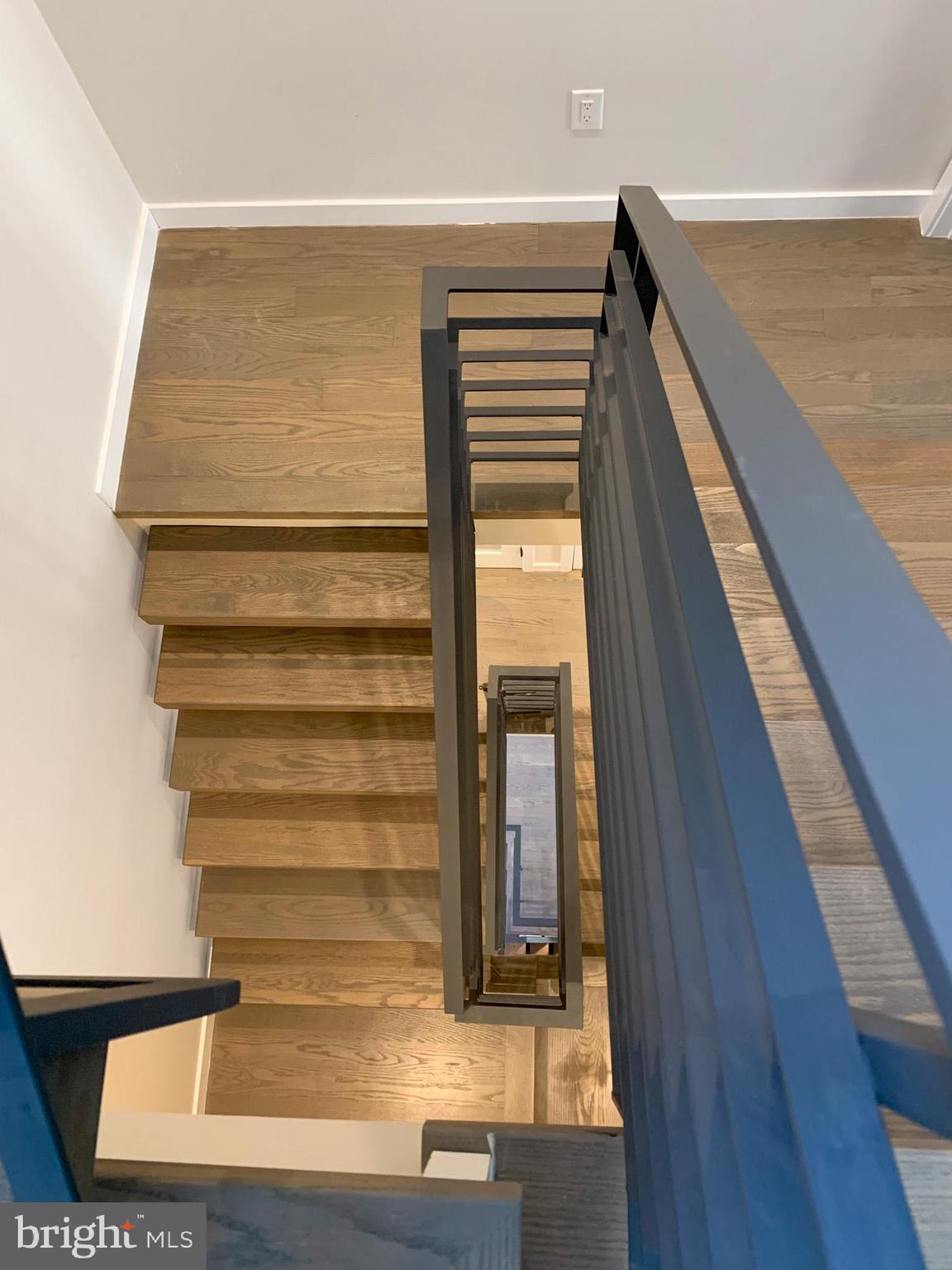 LOGAN SQUARE - Residential