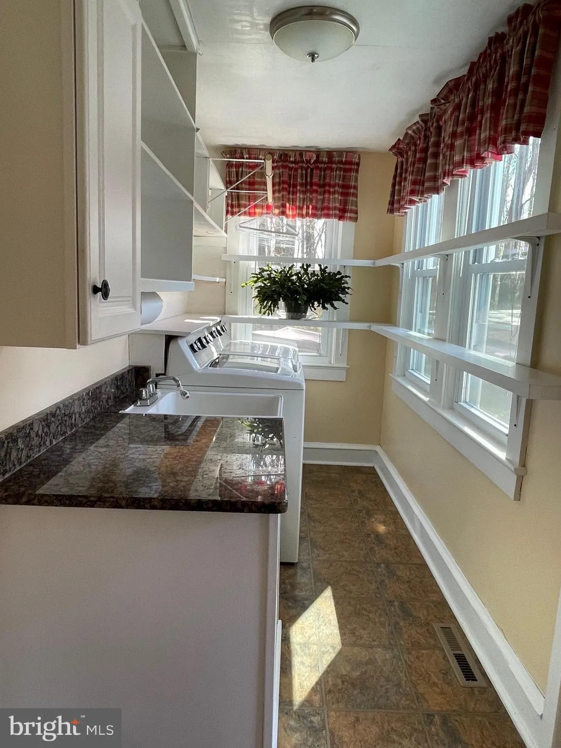 Carneys Point, New Jersey 08069, United States, 2 Bedrooms Bedrooms, ,1 BathroomBathrooms,Residential,Pending,112464