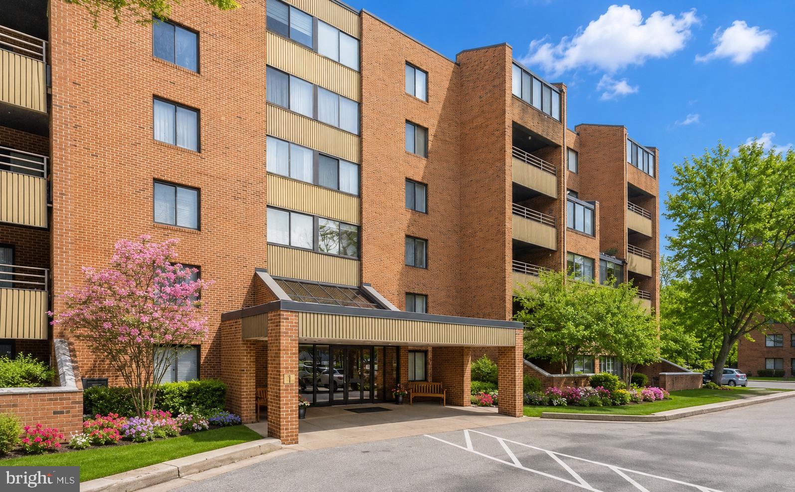 1 SOUTHERLY COURT 305