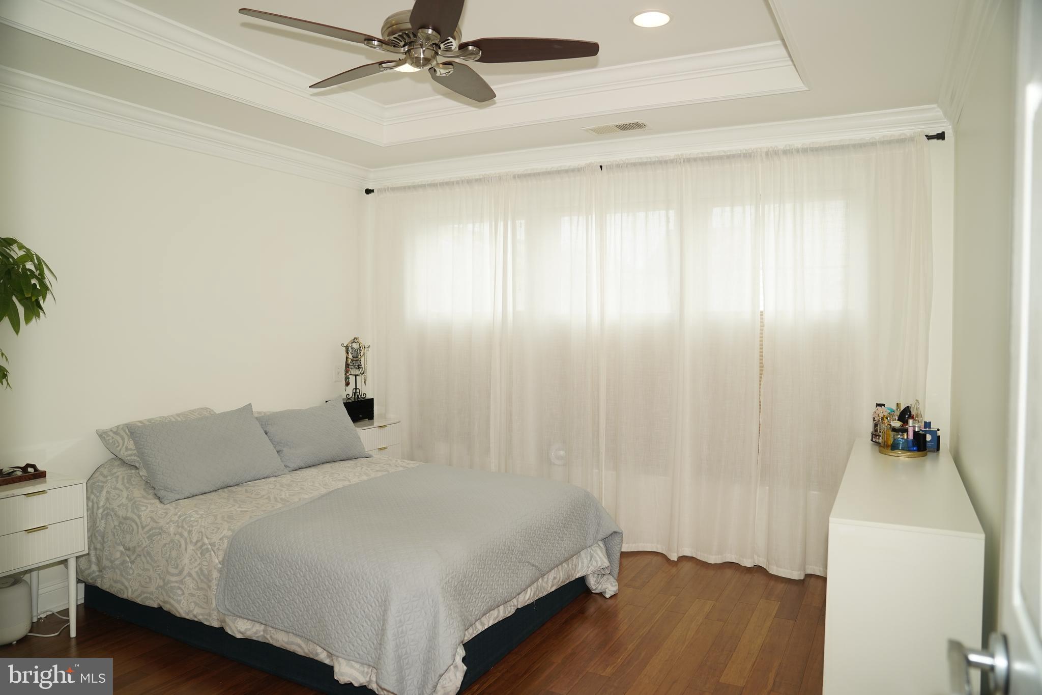 EAST GATE - Residential