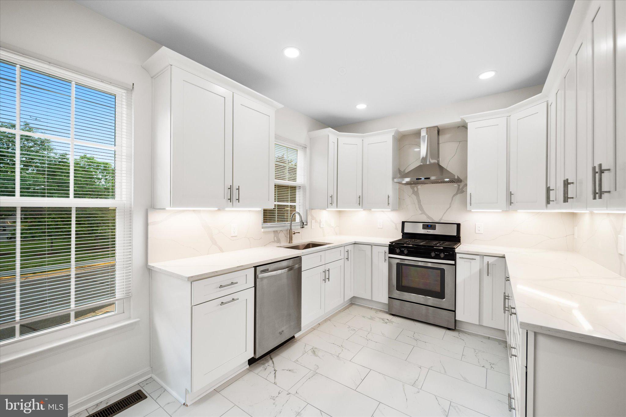 CENTRE RIDGE - Residential Lease