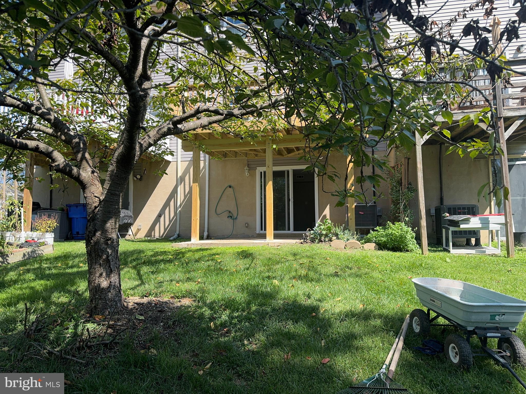 WOODSDALE MANOR - Residential