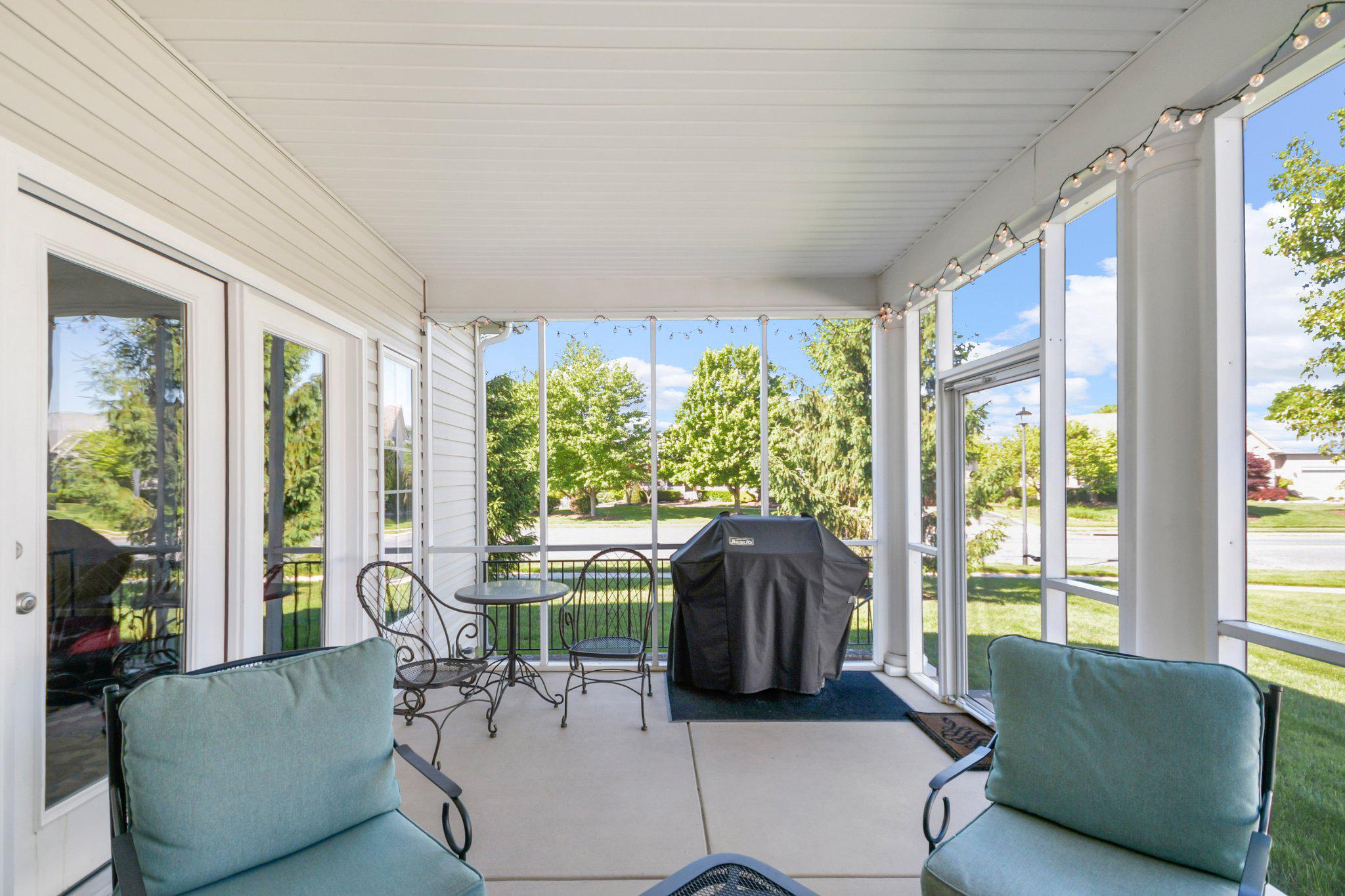 FOXFIELD AT MIDDLETOWN - Residential