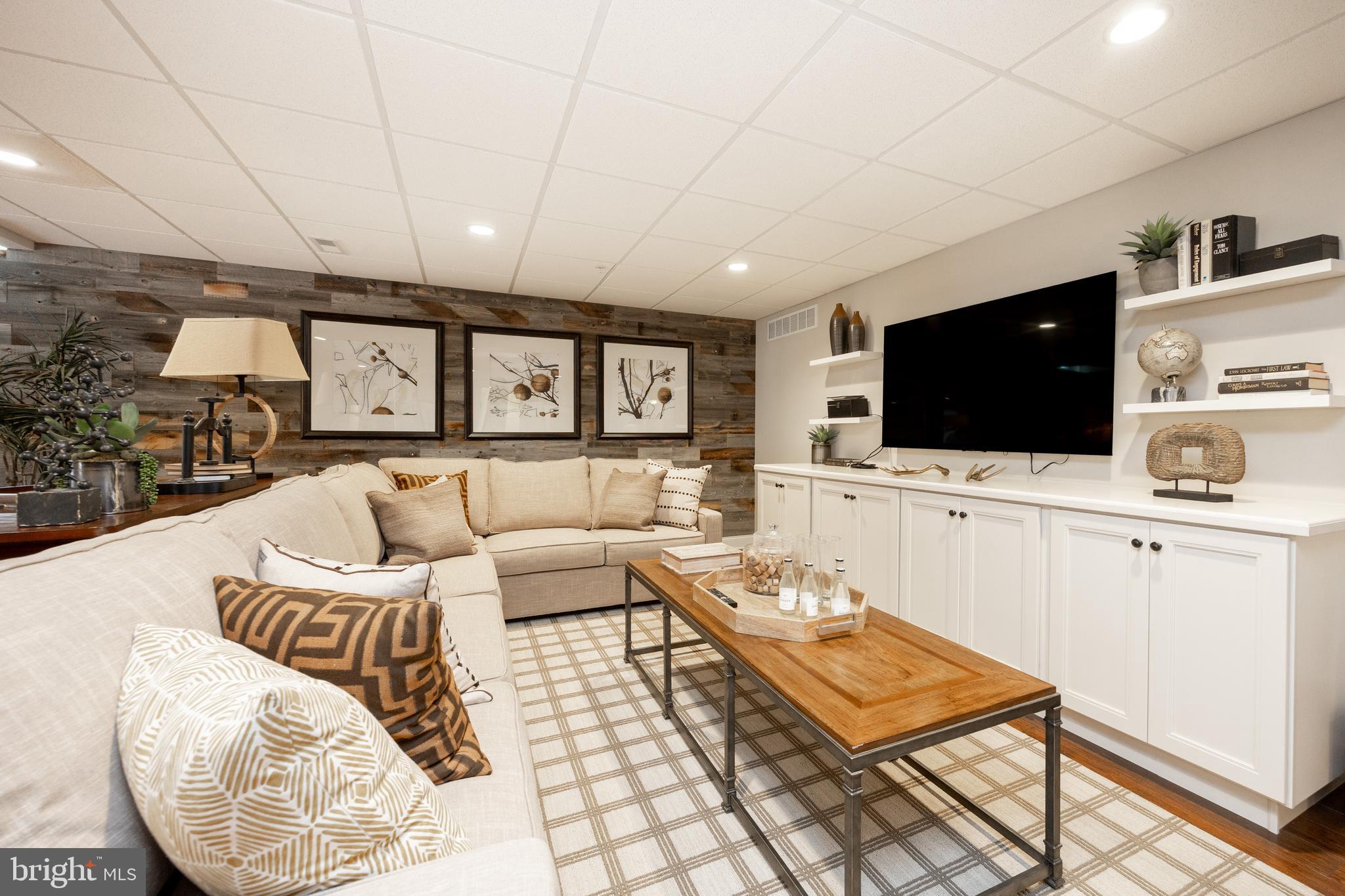 REGENCY AT UPPER DUB - Residential